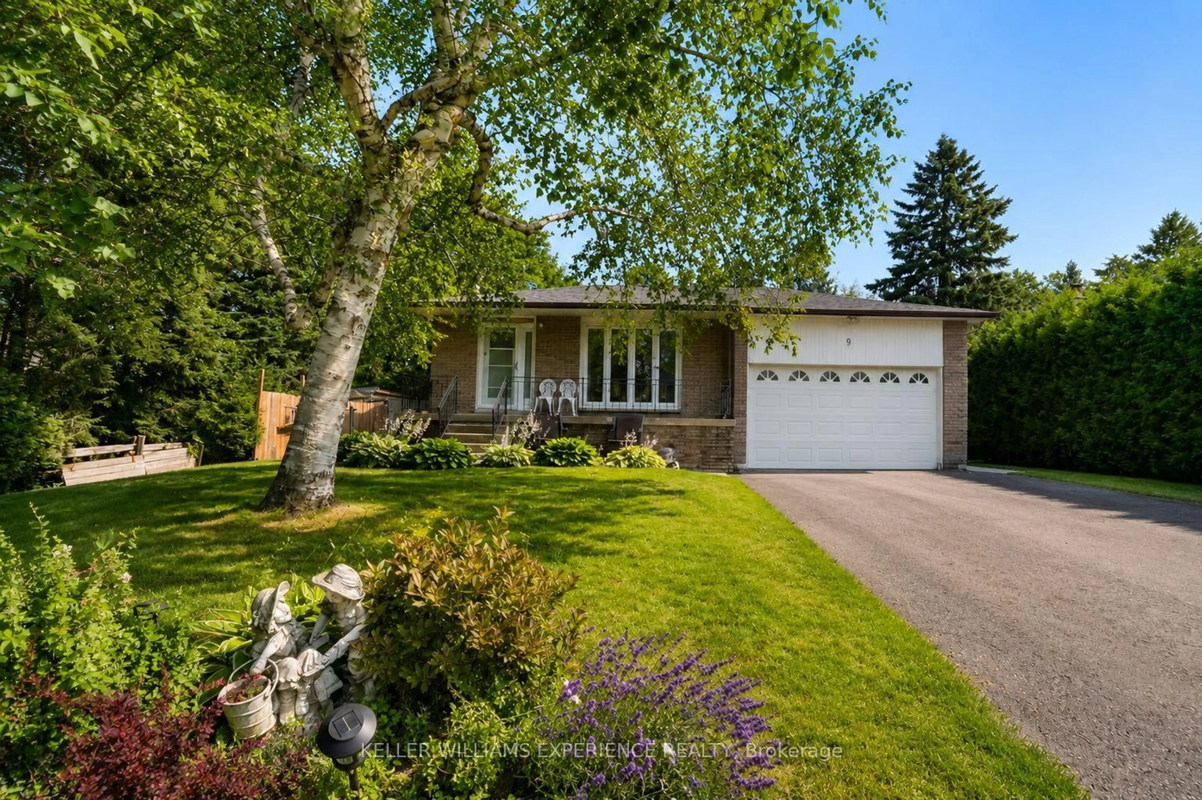 Home with vinyl exterior material, street for 9 Palace St, Caledon Ontario L7K 0A2