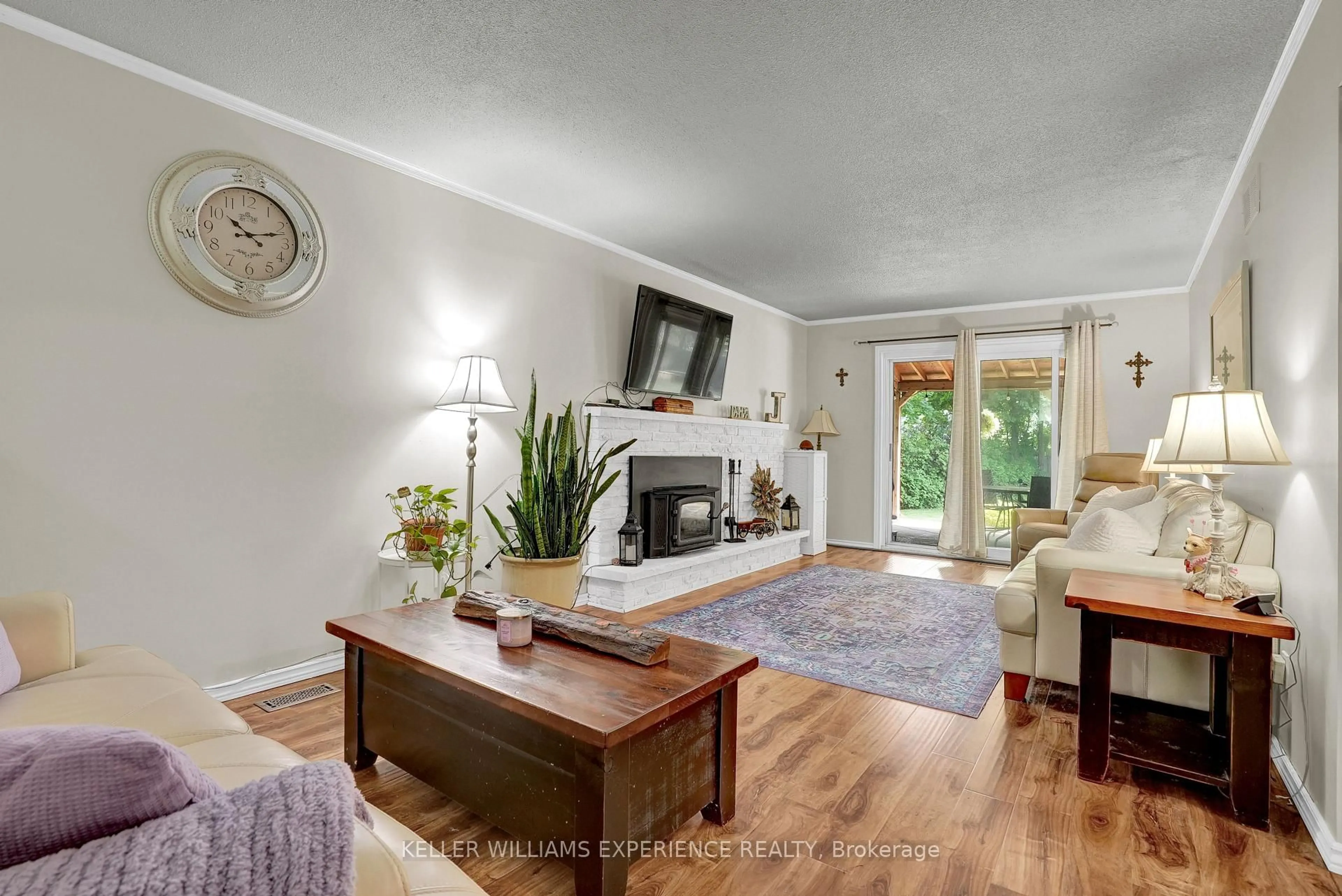 Living room with furniture, wood/laminate floor for 9 Palace St, Caledon Ontario L7K 0A2