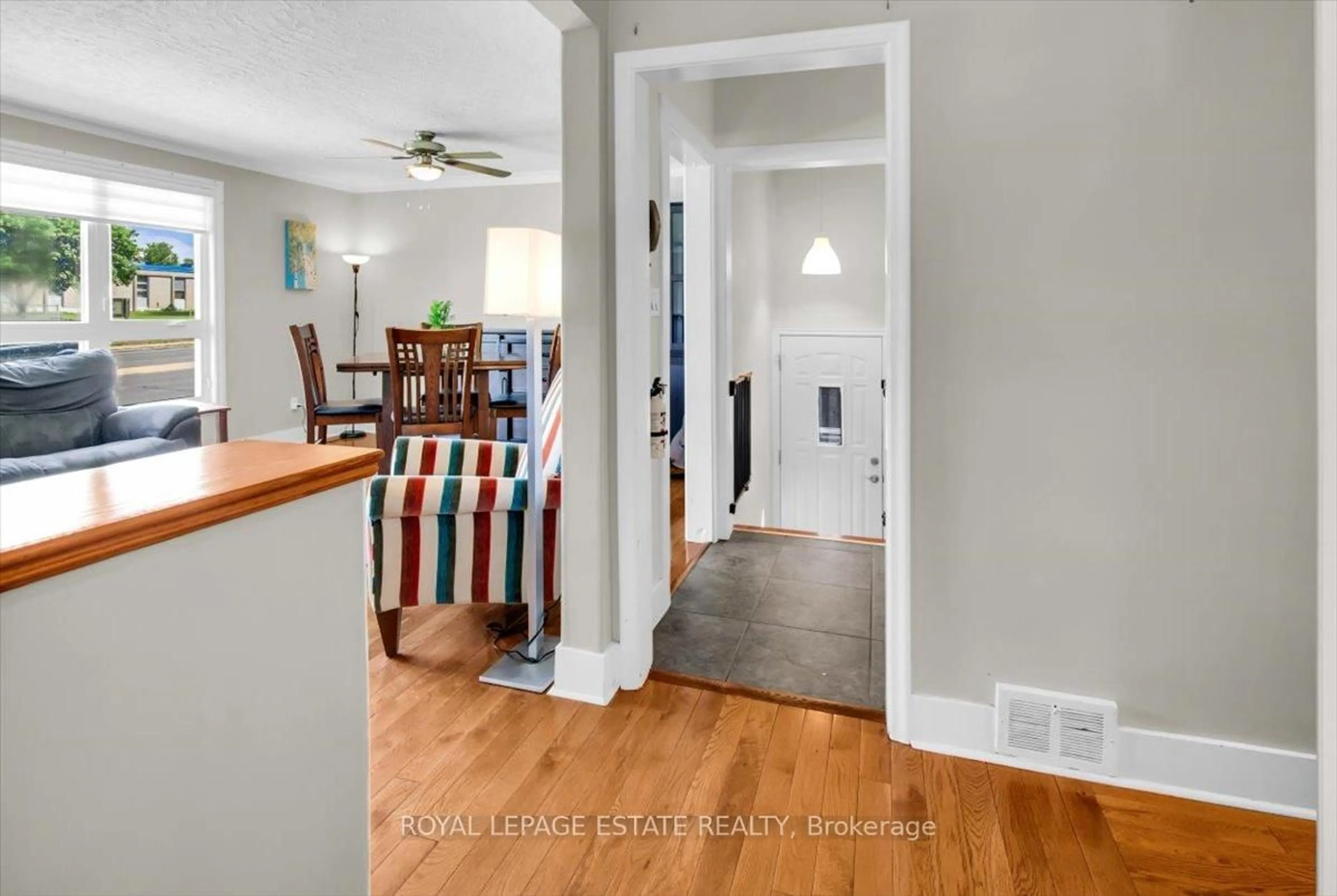 Indoor entryway for 4037 Bloor St, Toronto Ontario M9B 1M4