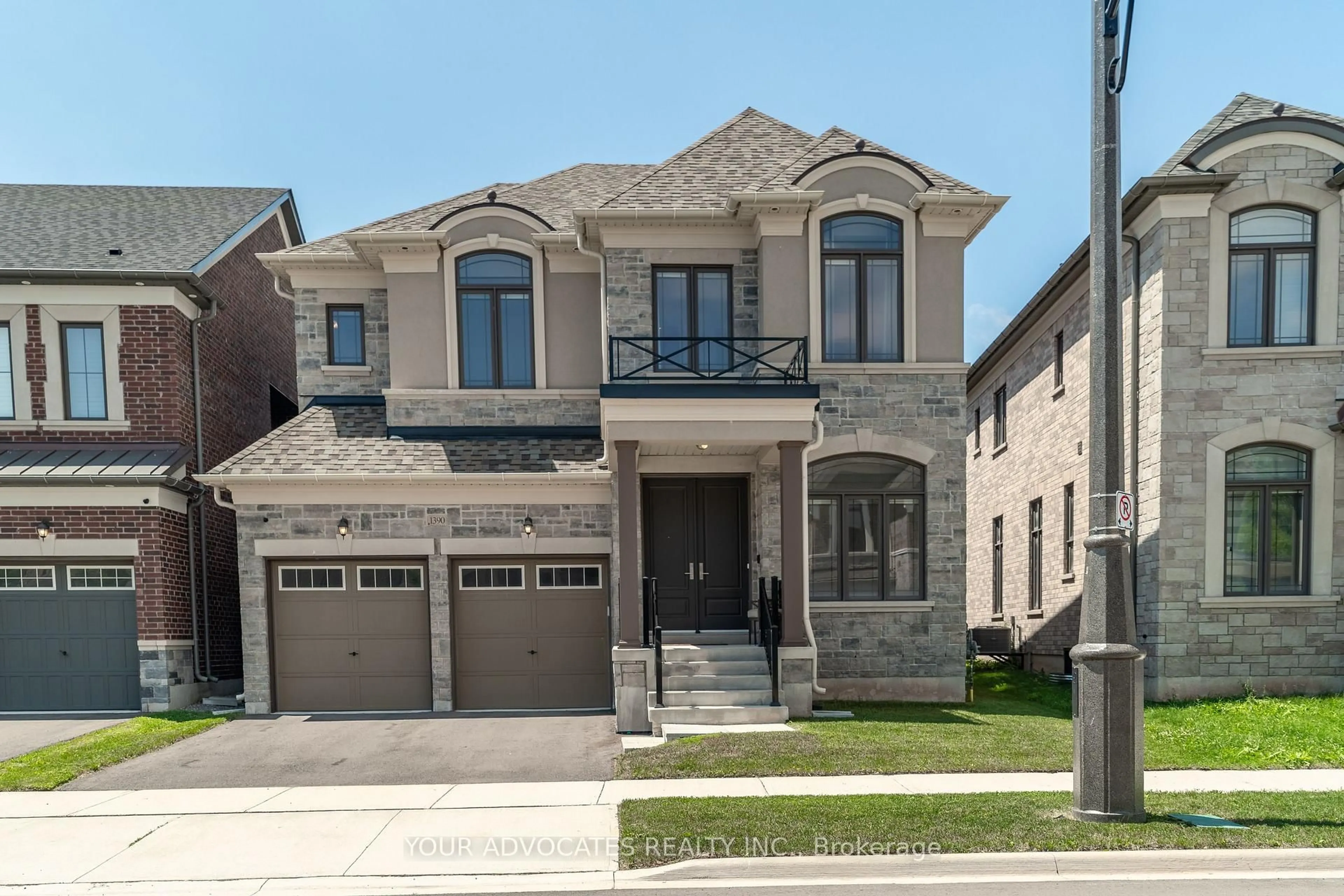 Home with brick exterior material, street for 1390 Queens Plate Rd, Oakville Ontario L6M 5L4