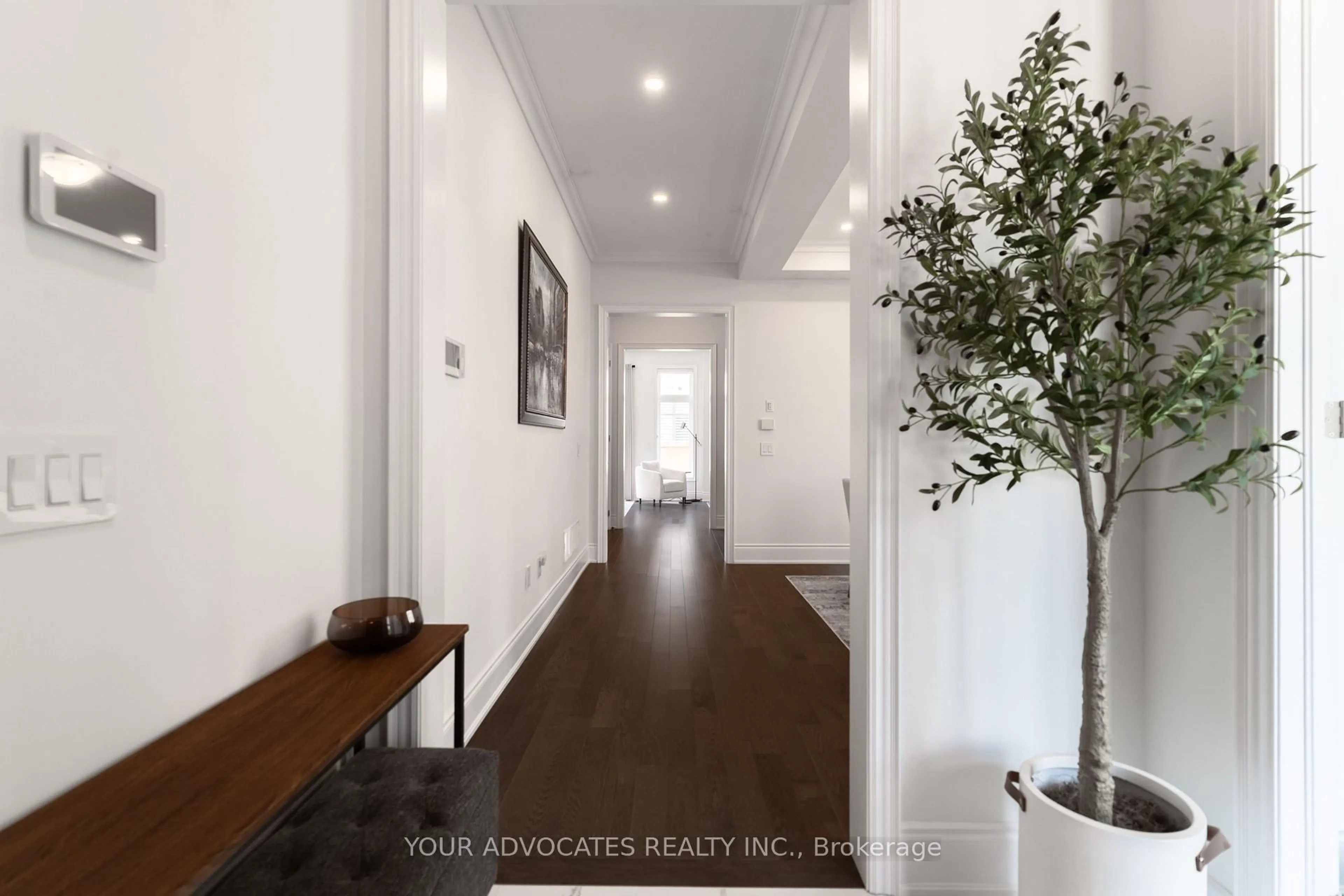Indoor entryway for 1390 Queens Plate Rd, Oakville Ontario L6M 5L4