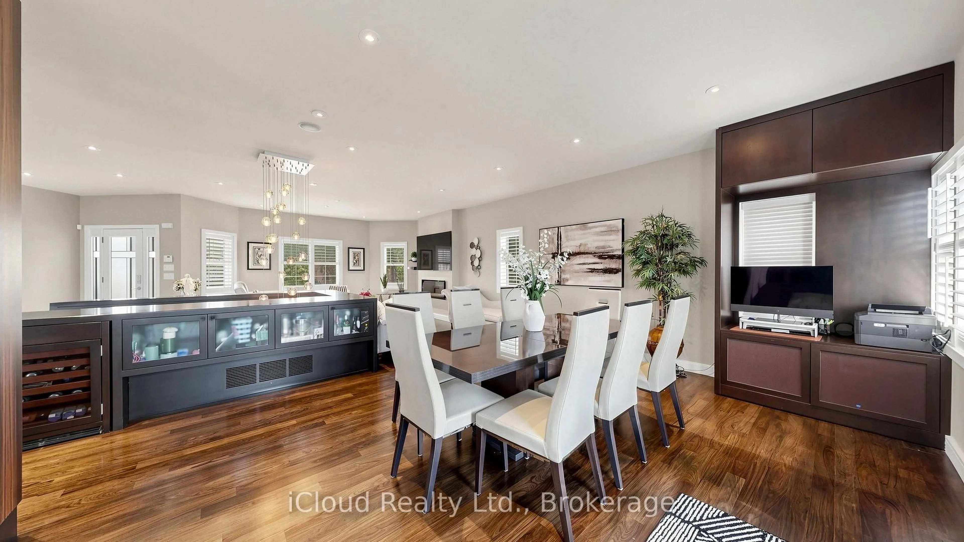 Dining room, wood/laminate floor for 30 Orchard Park Gate, Brampton Ontario L6R 1W5