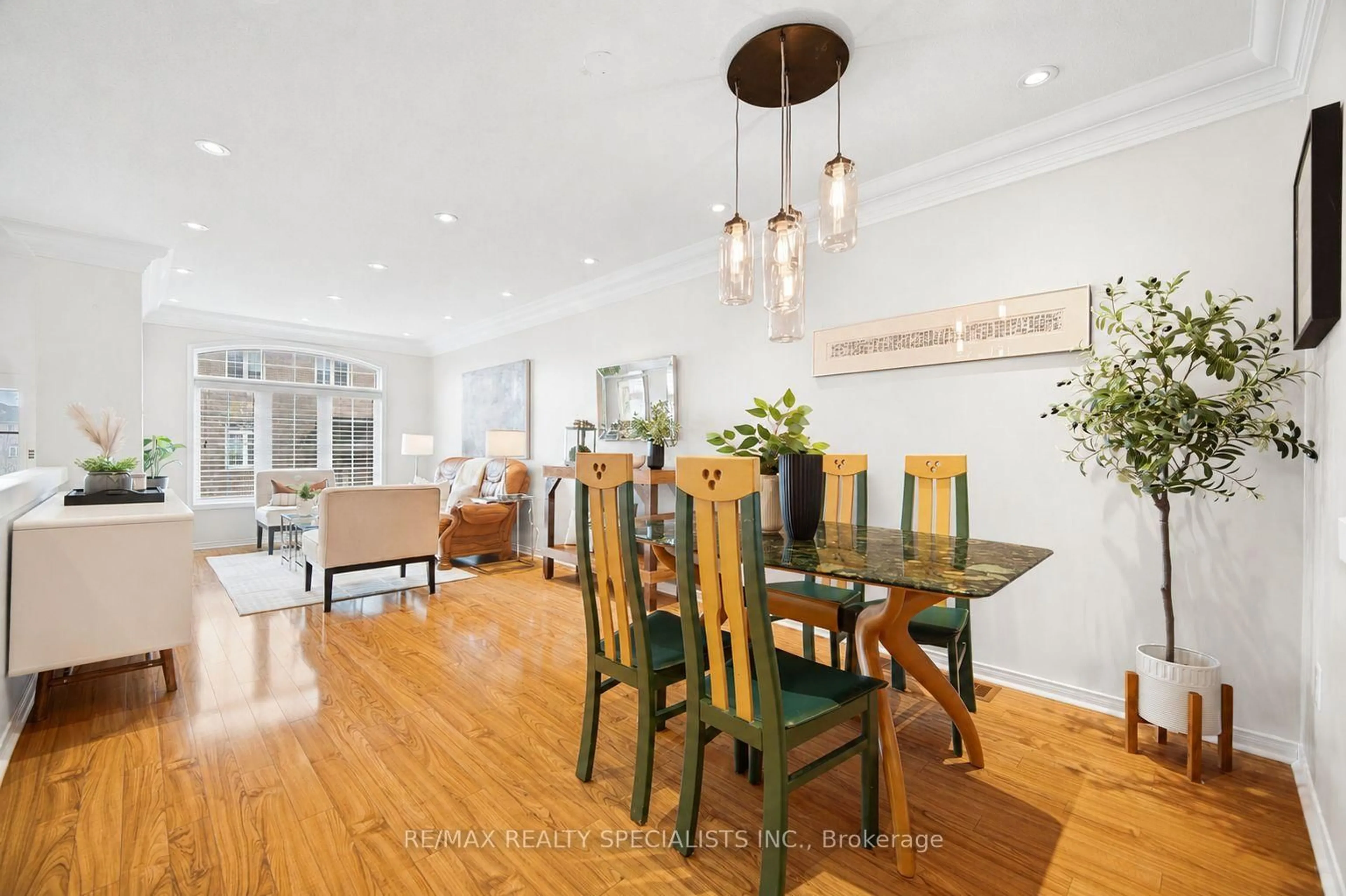 Dining room, wood/laminate floor for 3378 Redpath Circ, Mississauga Ontario L5N 8R1