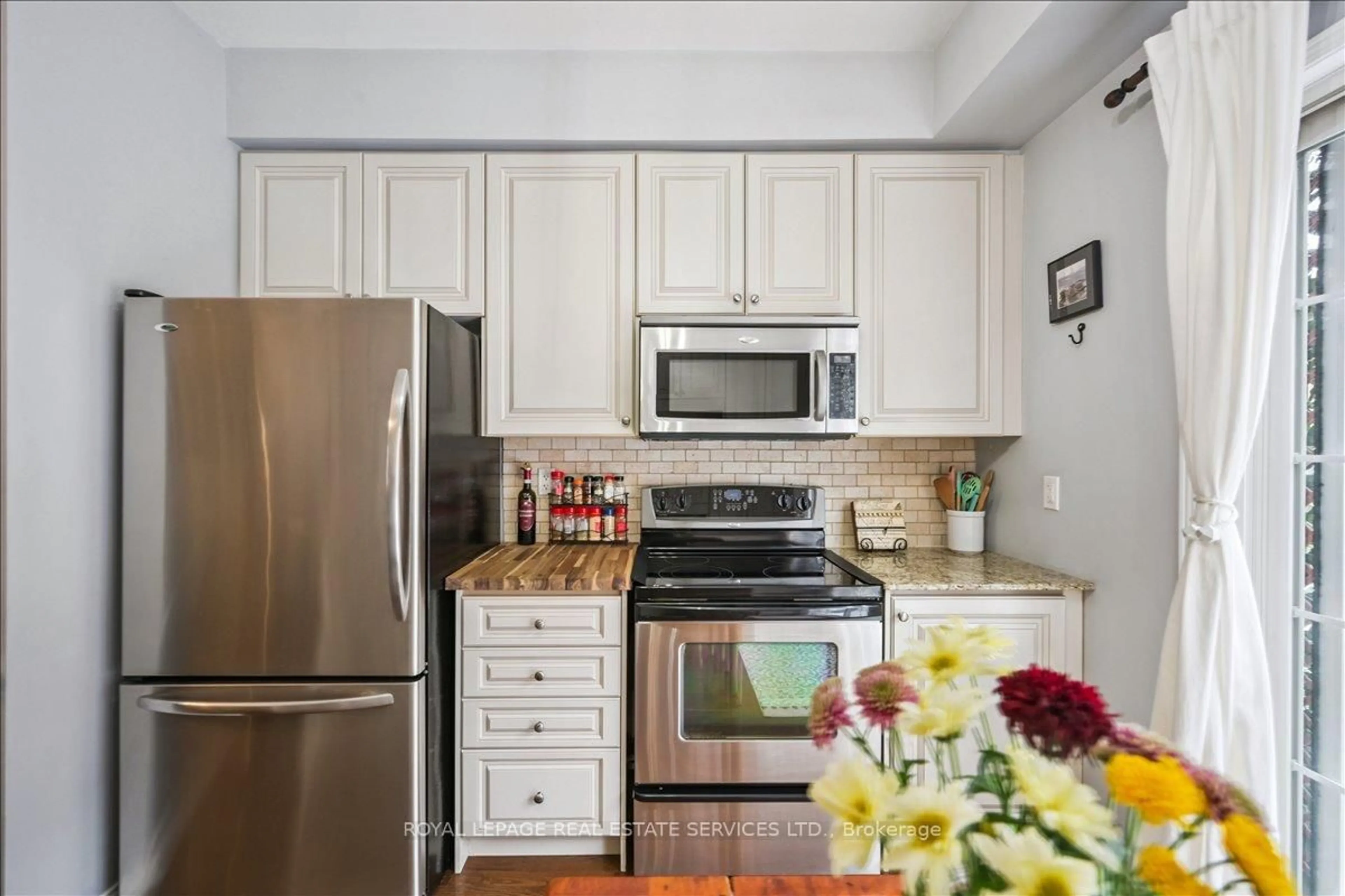 Standard kitchen, ceramic/tile floor for 101 The Queensway #TH2, Toronto Ontario M6S 5B4