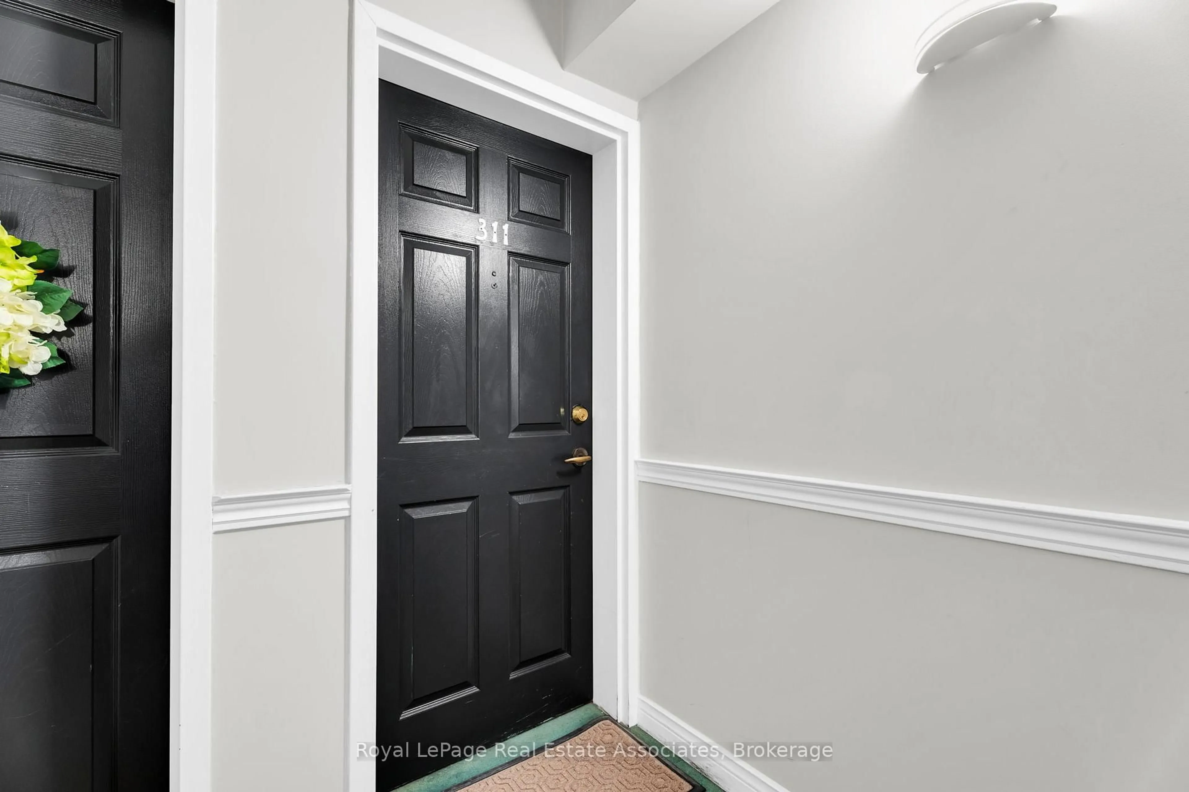 Indoor entryway for 4003 Kilmer Dr #311, Burlington Ontario L7M 4M1
