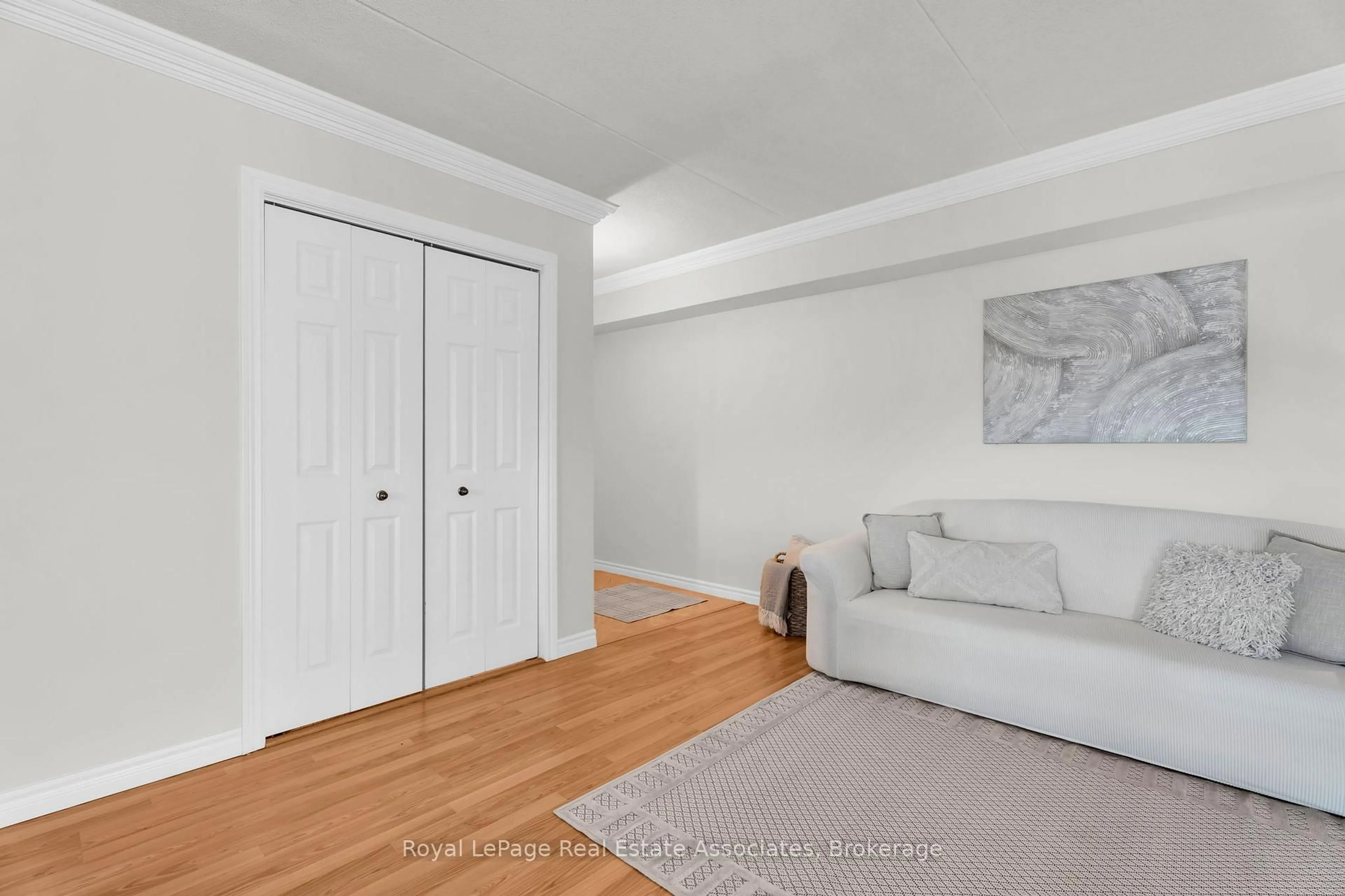 Living room with furniture, unknown for 4003 Kilmer Dr #311, Burlington Ontario L7M 4M1