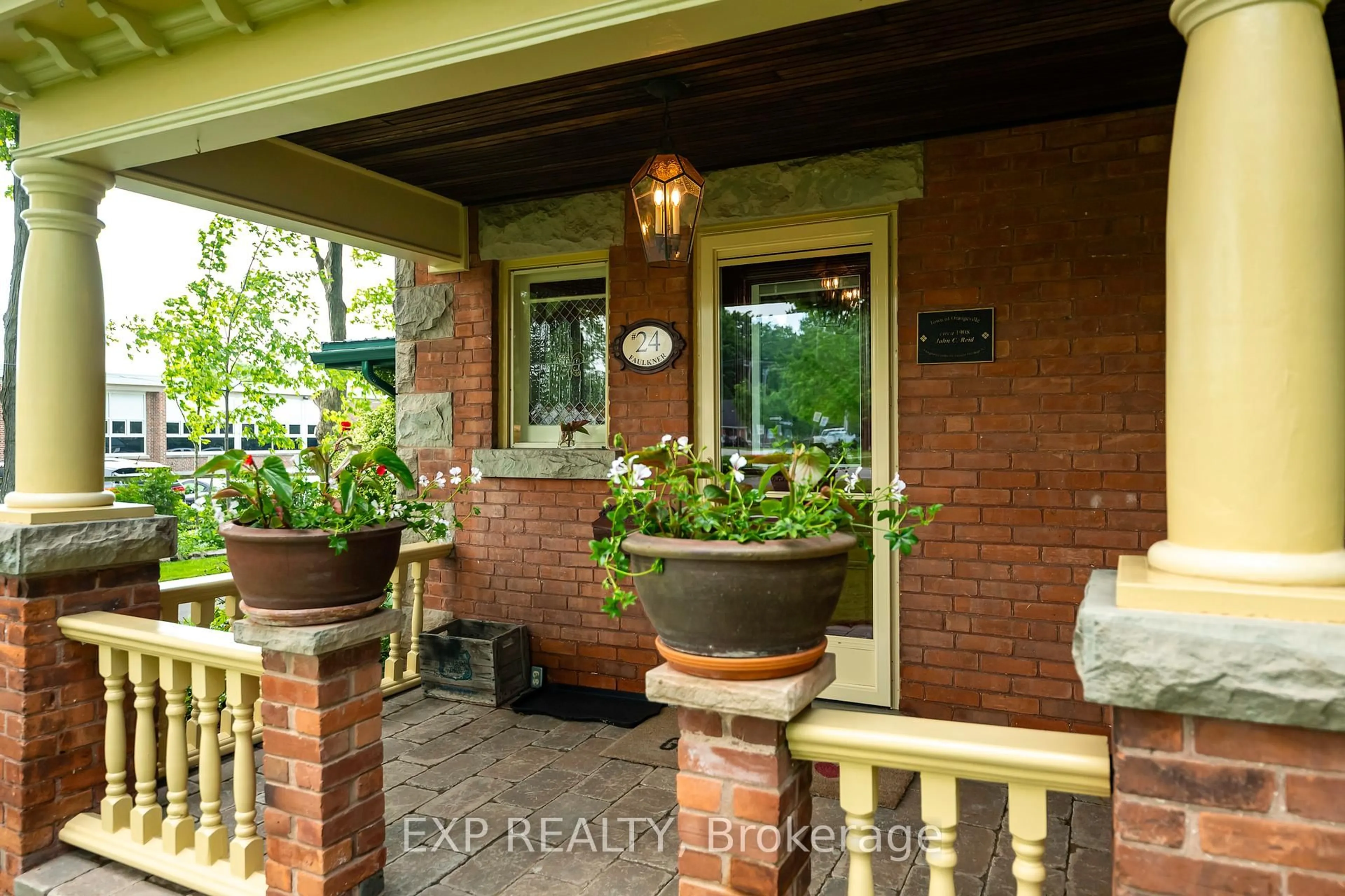 Indoor entryway for 24 Faulkner St, Orangeville Ontario L9W 2G6