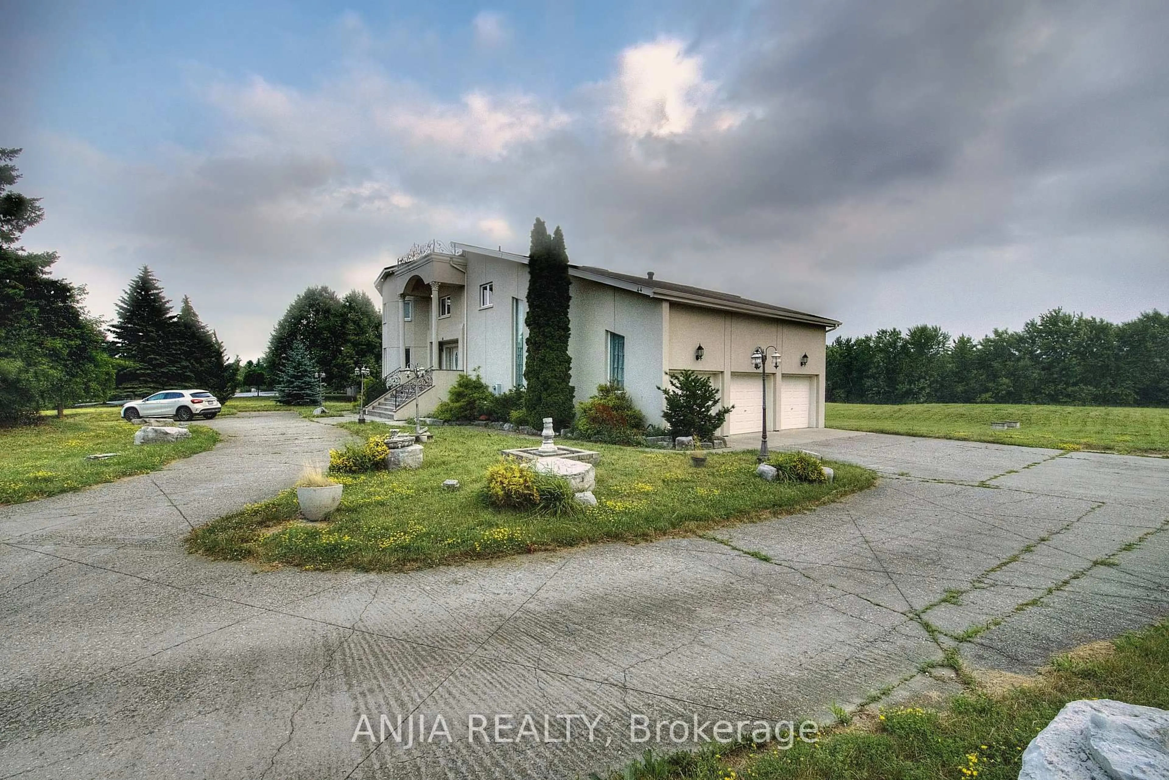 A pic from outside/outdoor area/front of a property/back of a property/a pic from drone, unknown for 44 Bellini Ave, Brampton Ontario L6P 0E2