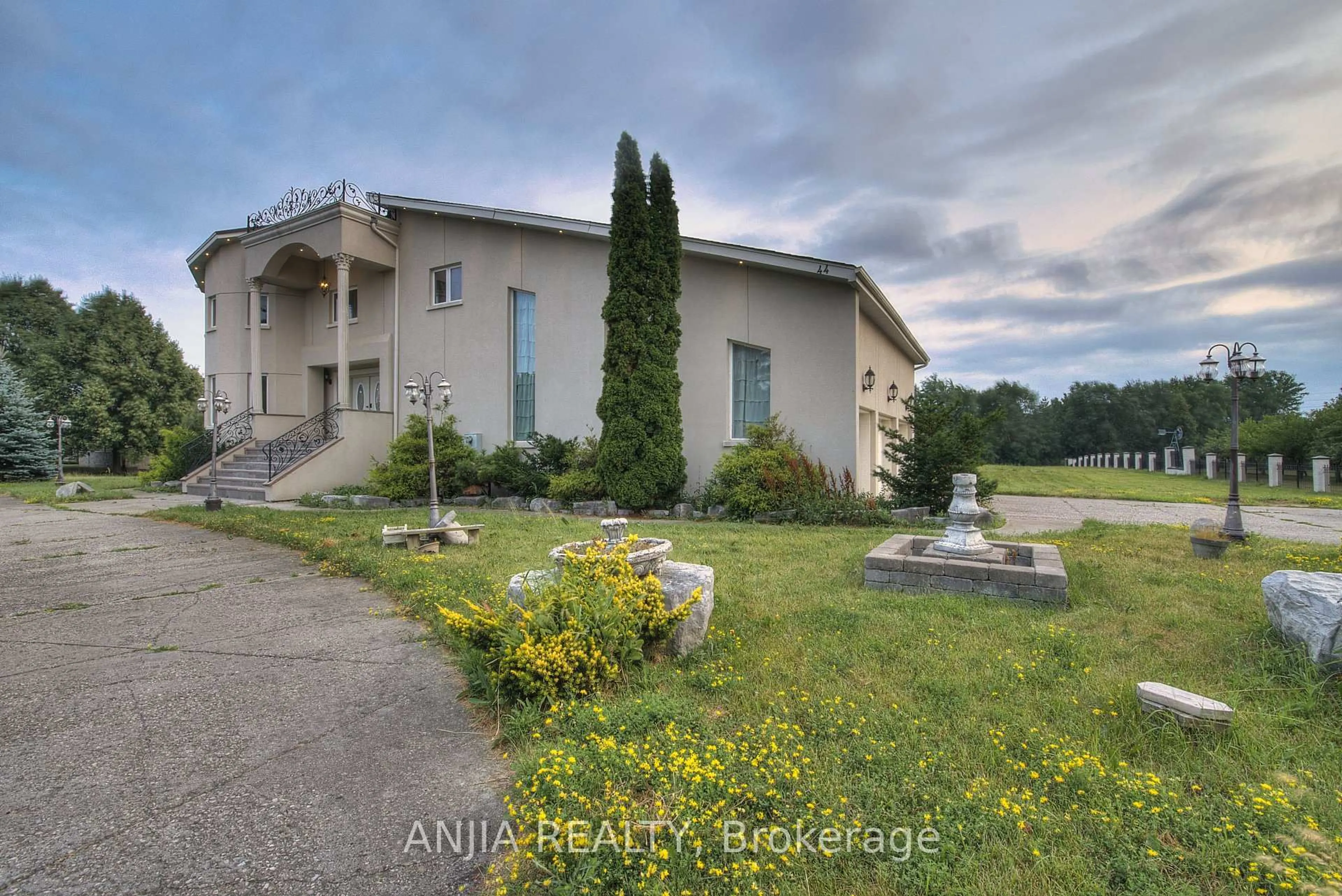 A pic from outside/outdoor area/front of a property/back of a property/a pic from drone, unknown for 44 Bellini Ave, Brampton Ontario L6P 0E2