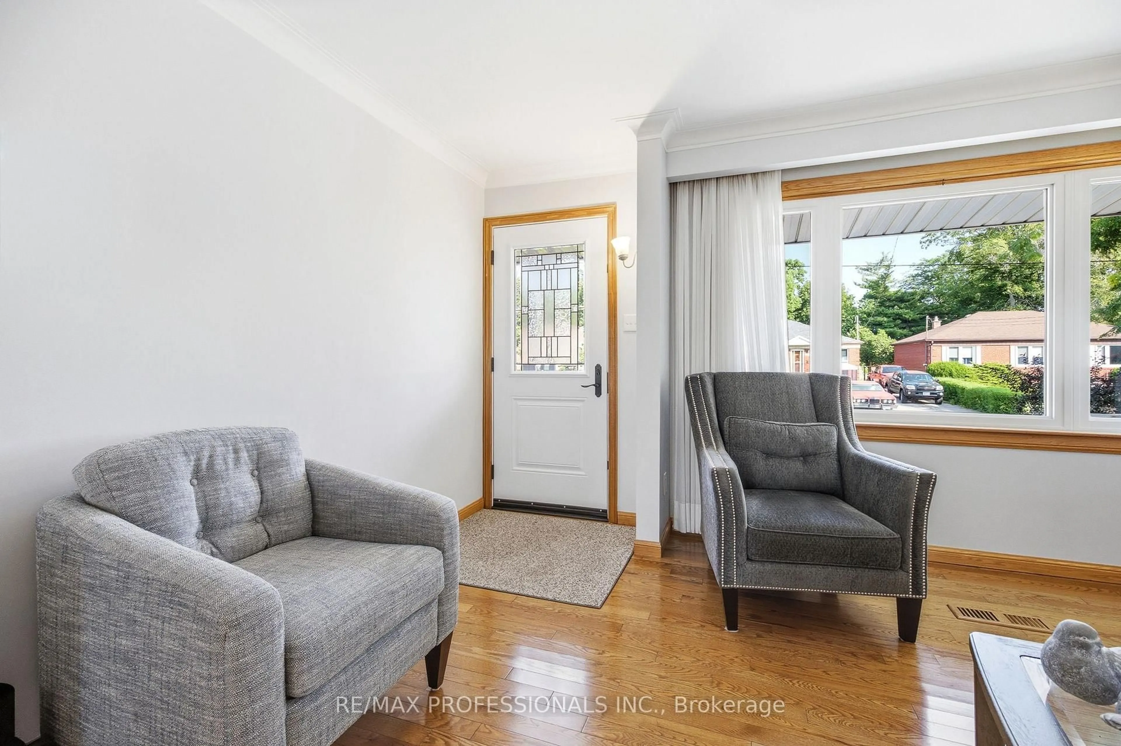 Living room with furniture, unknown for 580 Exbury Cres, Mississauga Ontario L5G 2P4