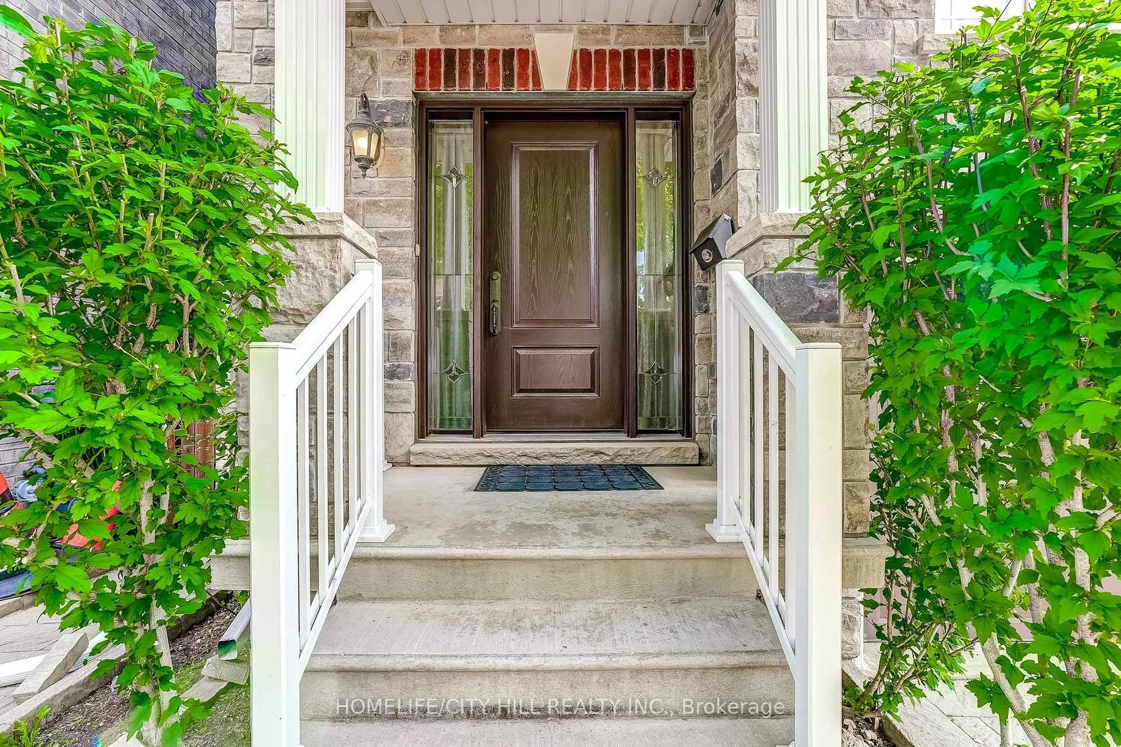 Indoor entryway for 107 Brownville Ave, Toronto Ontario M6N 4L2