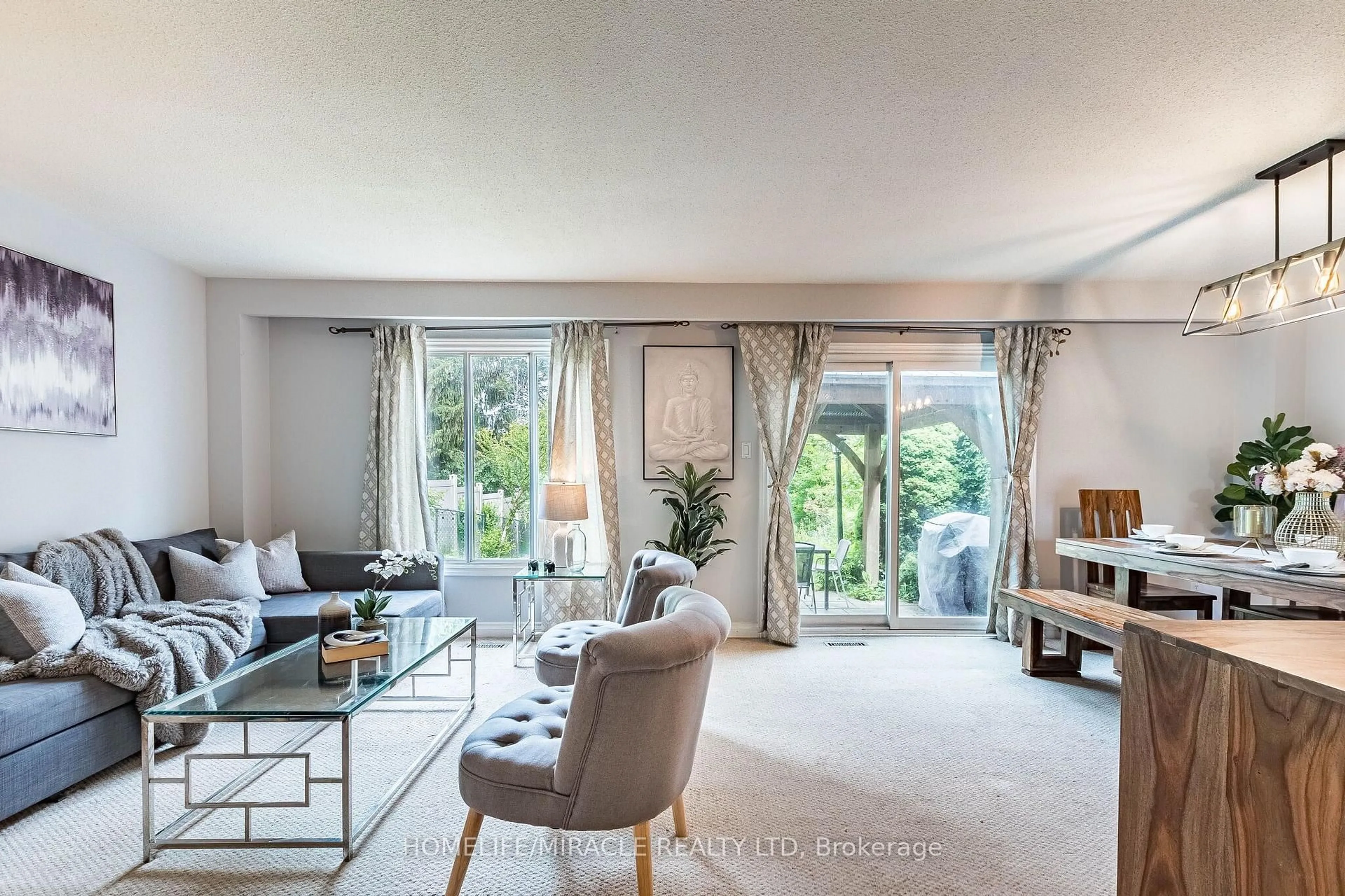 Living room with furniture, unknown for 2335 Council Ring Rd, Mississauga Ontario L5L 1B9