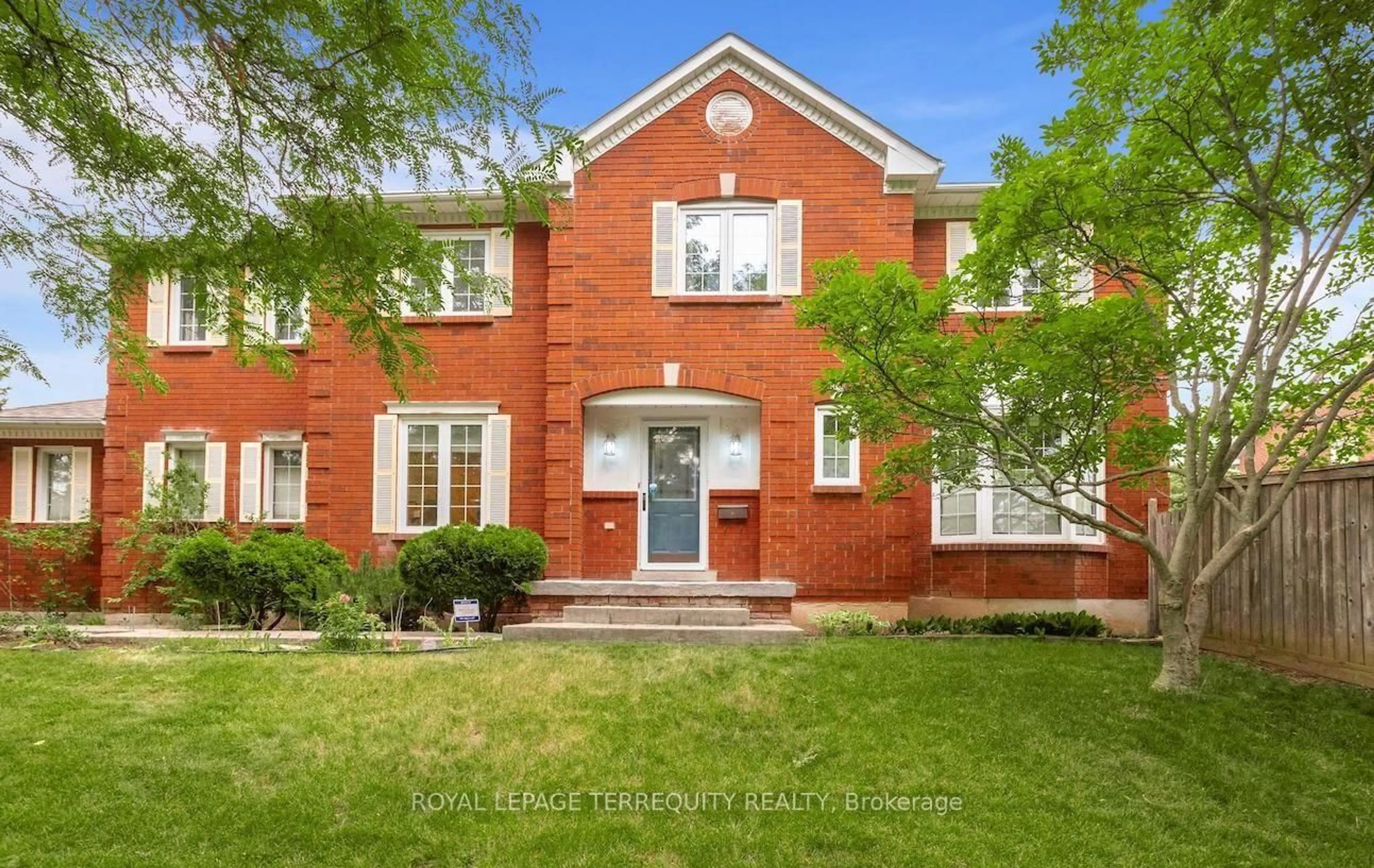 Home with brick exterior material, street for 5577 Haddon Hall Rd, Mississauga Ontario L5M 5G4