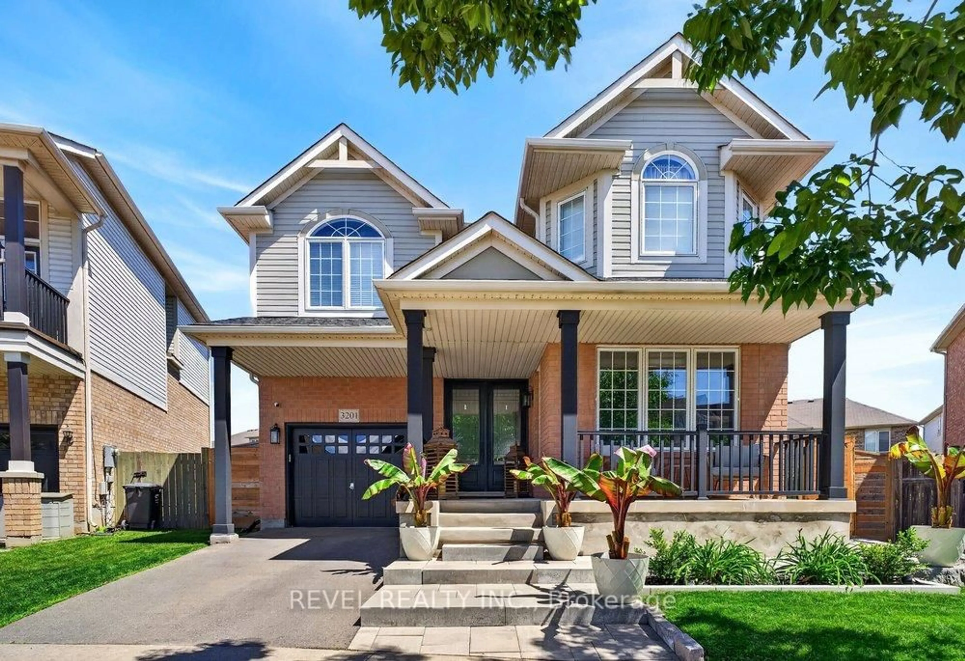 Home with brick exterior material, street for 3201 Munson Cres, Burlington Ontario L7M 0C2