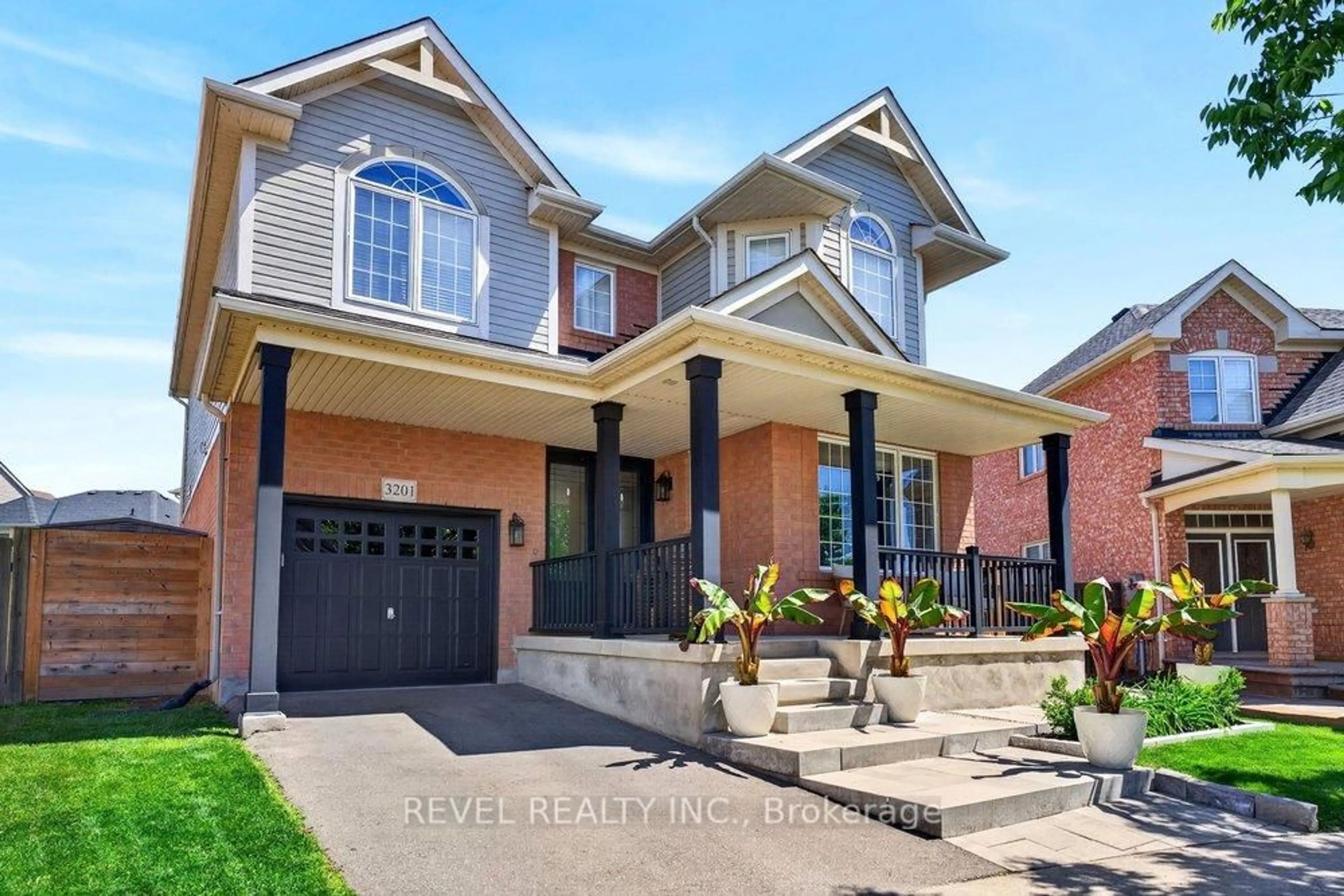 Home with brick exterior material, street for 3201 Munson Cres, Burlington Ontario L7M 0C2