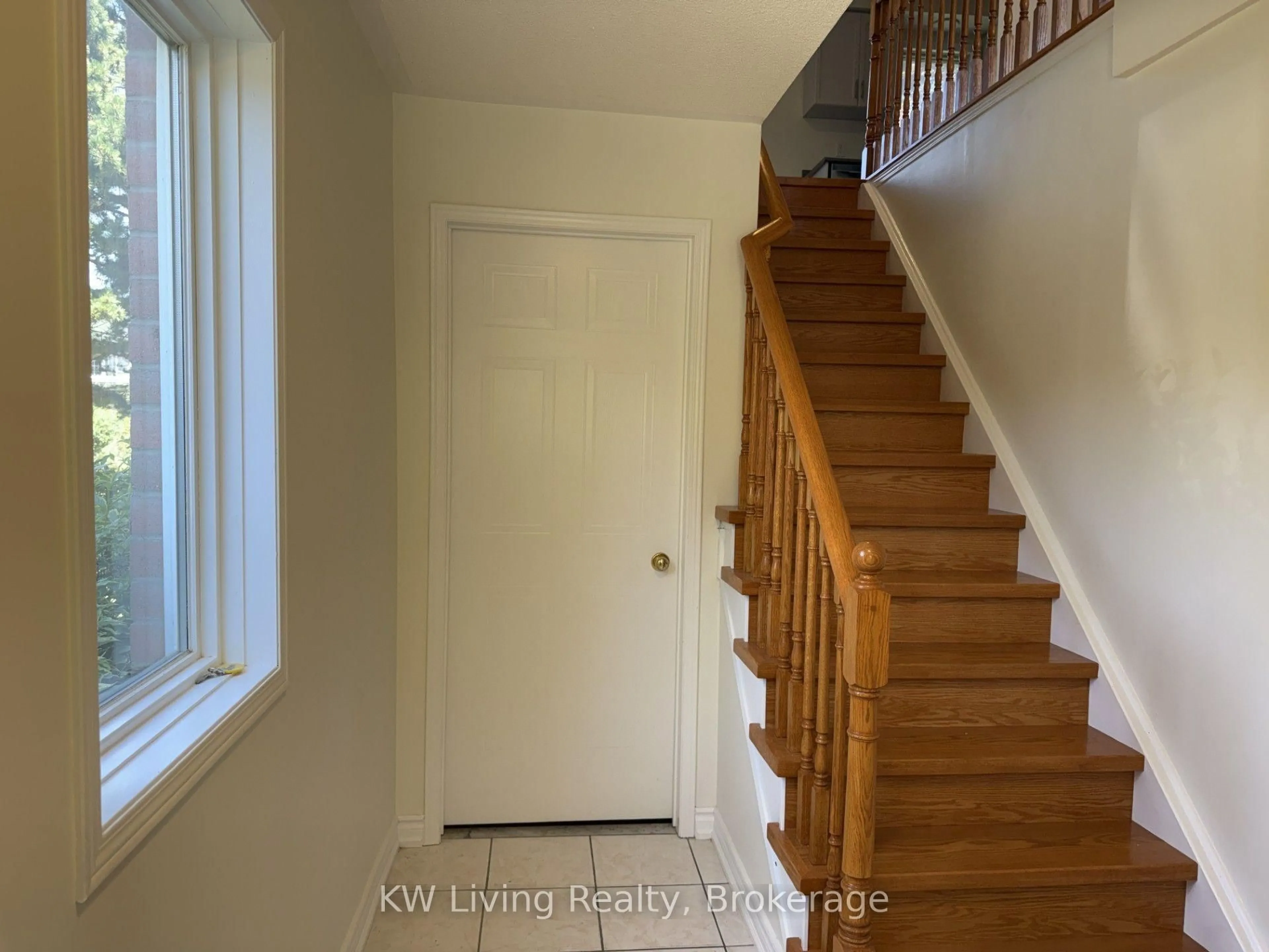 Indoor entryway for 2945 Thomas St #86, Mississauga Ontario L5M 6C1