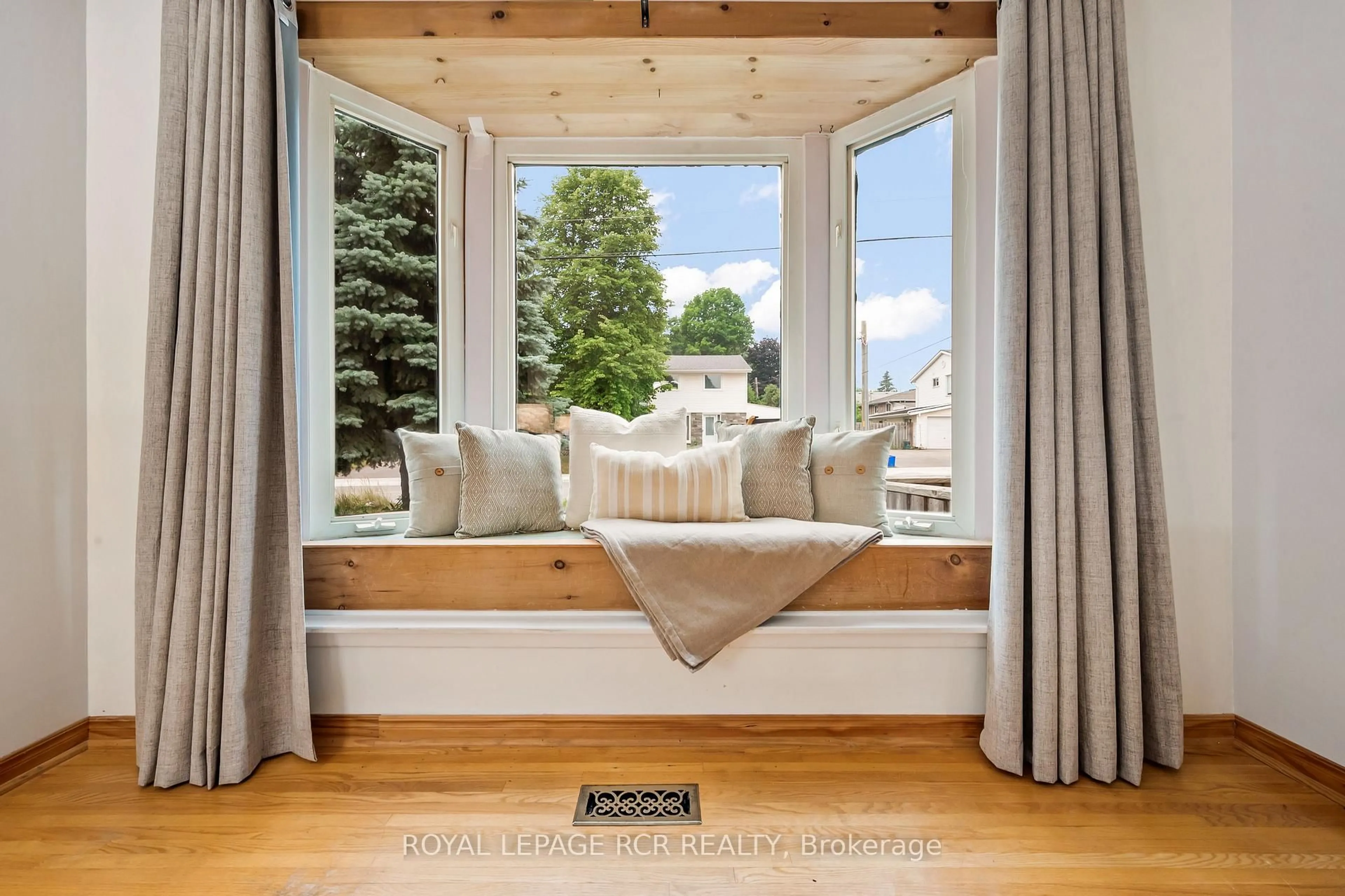 Unknown for 7 Cardwell St, Orangeville Ontario L9W 2V5