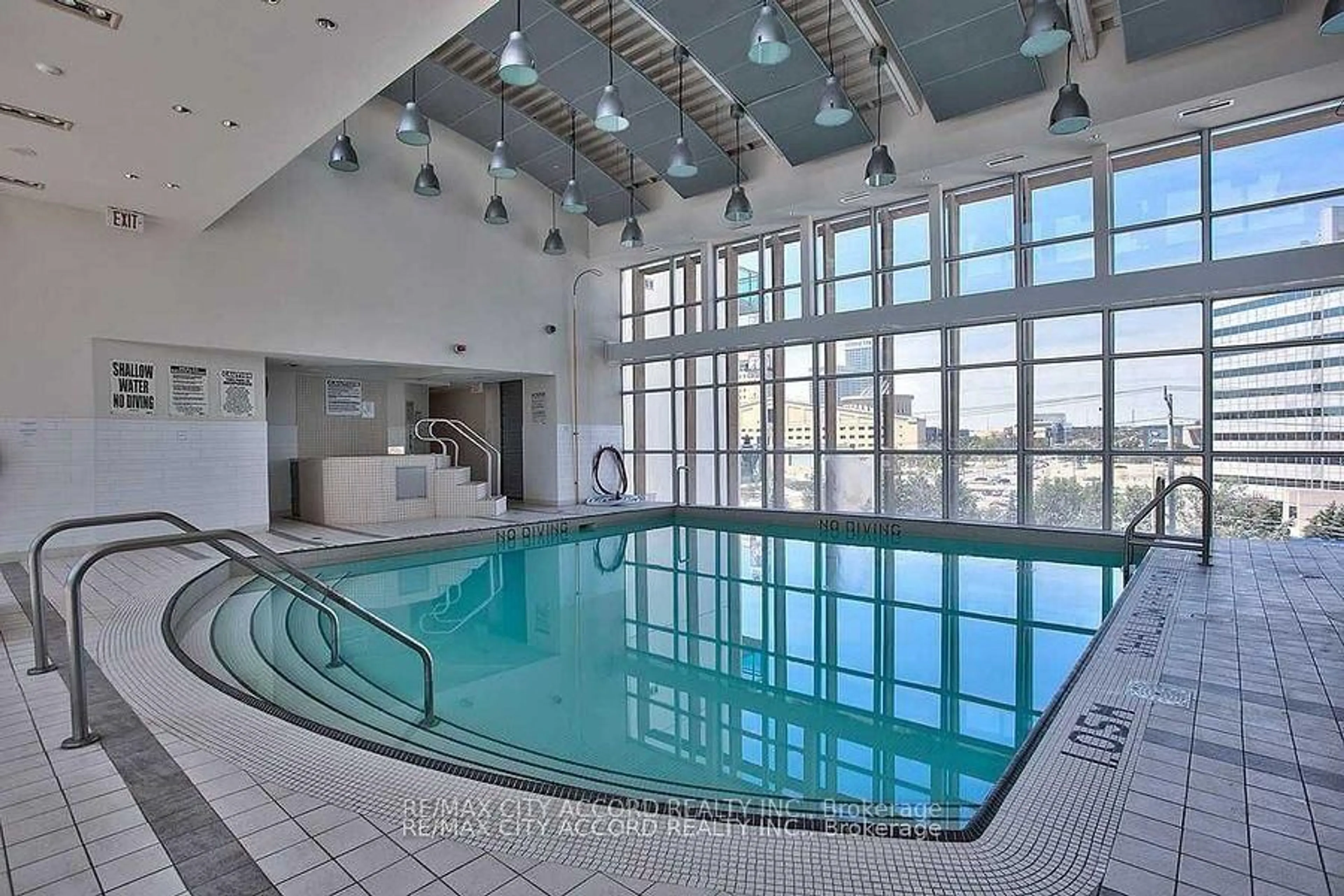 Pool for 220 Burnhamthorpe Rd #1801, Mississauga Ontario L5B 4N4