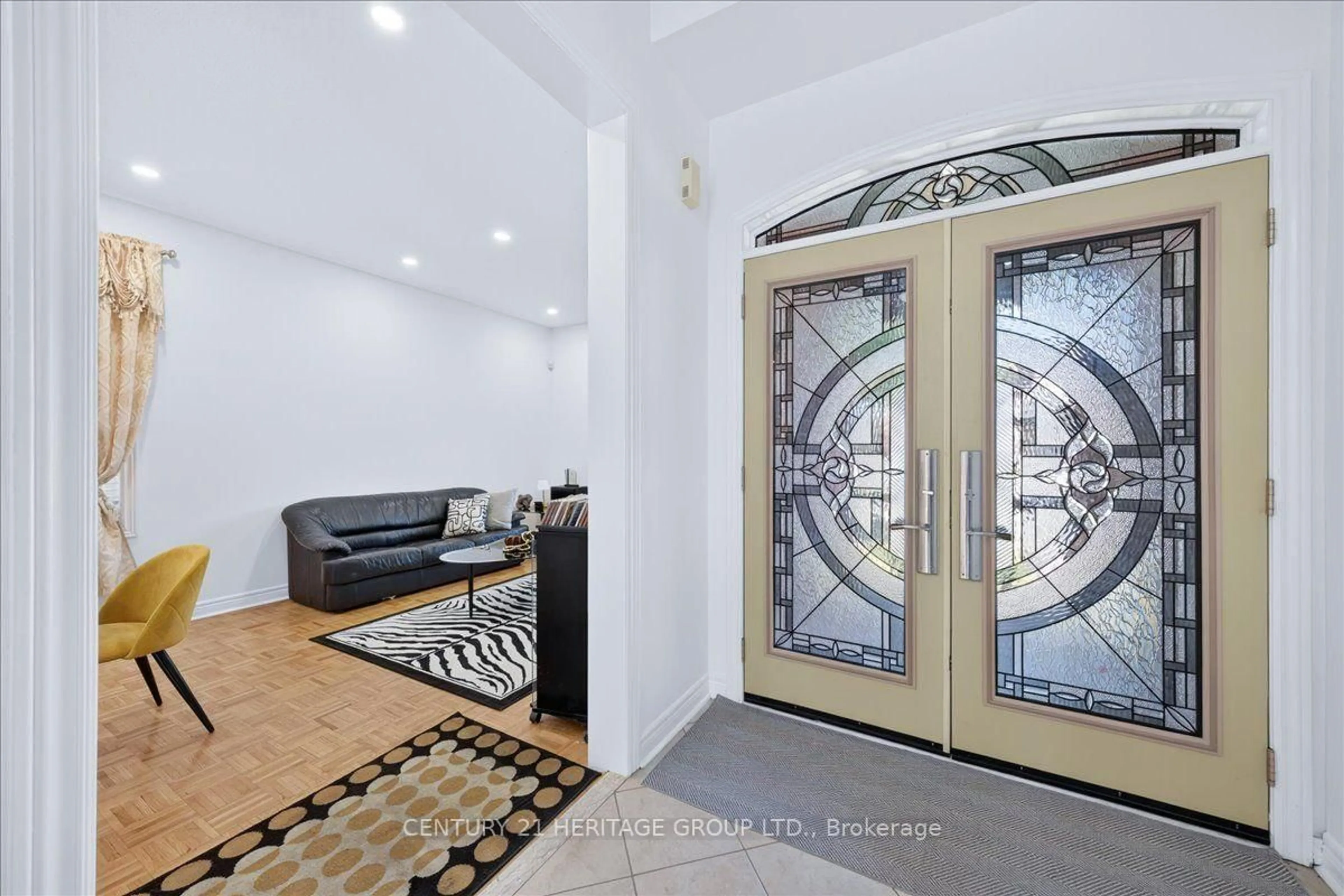 Indoor foyer for 19 Reynolds Ave, Brampton Ontario L6P 2C1