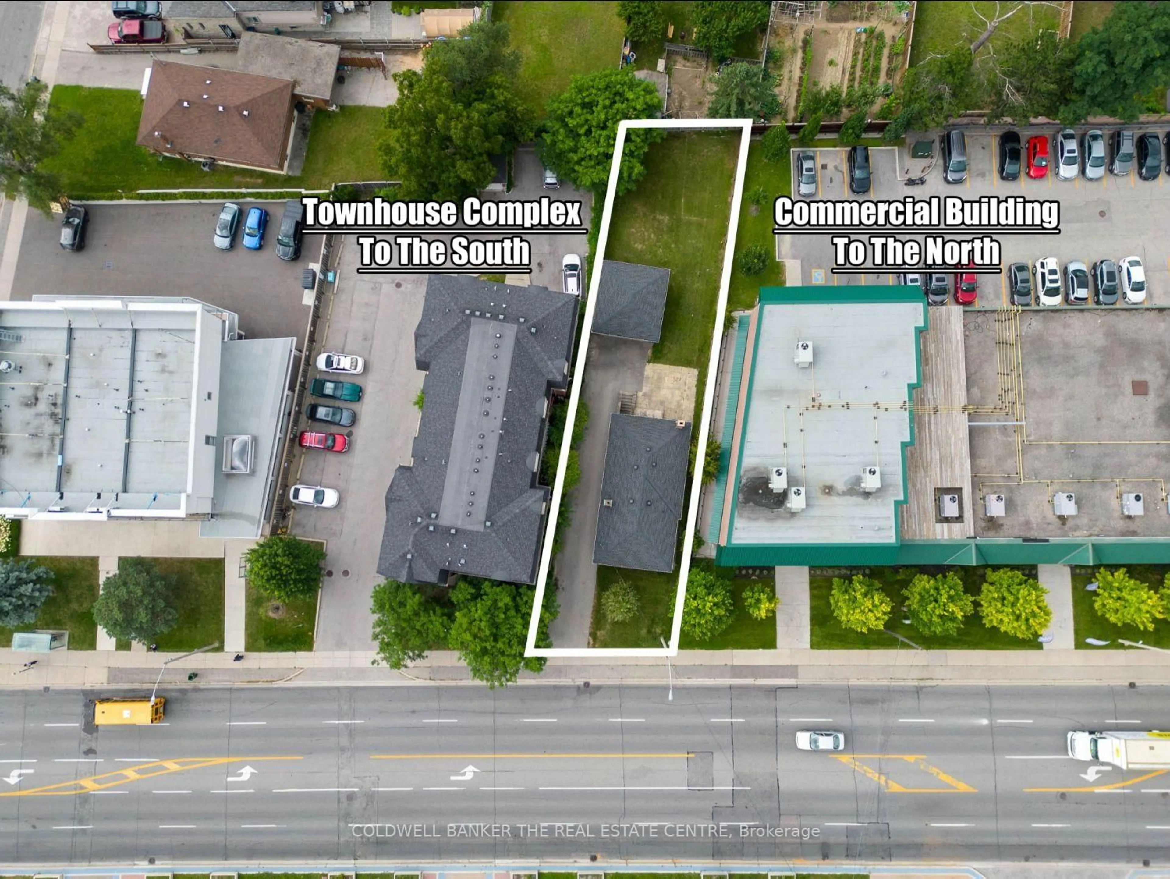 A pic from outside/outdoor area/front of a property/back of a property/a pic from drone, street for 2966 Islington Ave, Toronto Ontario M9L 2K6