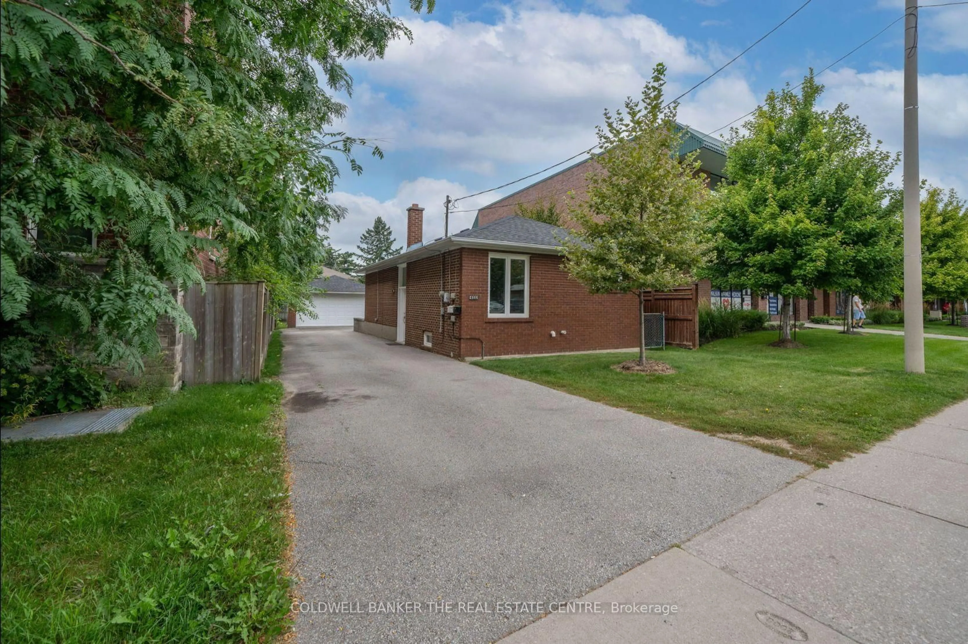 A pic from outside/outdoor area/front of a property/back of a property/a pic from drone, street for 2966 Islington Ave, Toronto Ontario M9L 2K6
