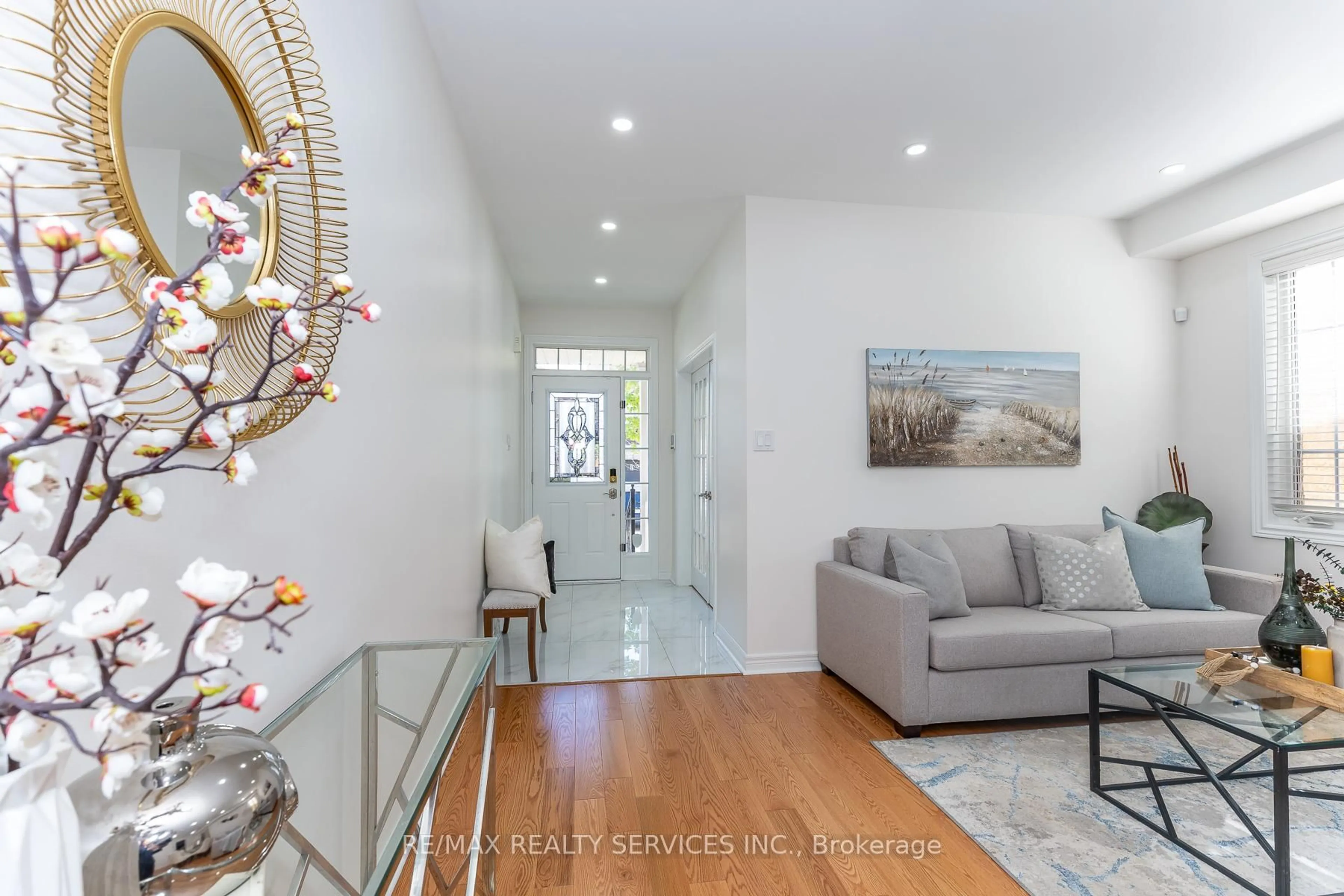 Indoor entryway for 22 Berryfield Way, Brampton Ontario L6R 0Y2