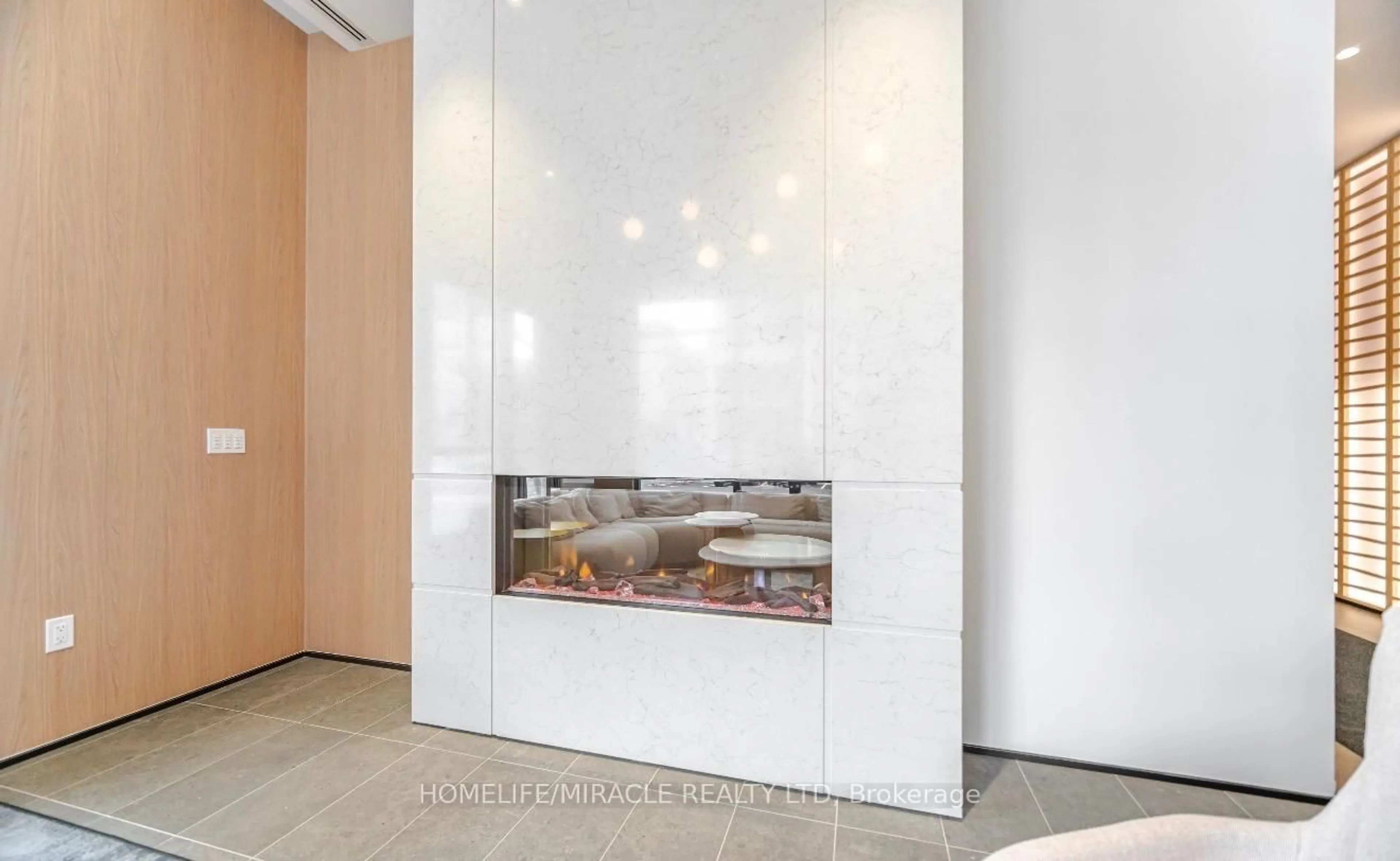 Indoor foyer for 770 Whitlock Ave #408, Milton Ontario L9E 2B2