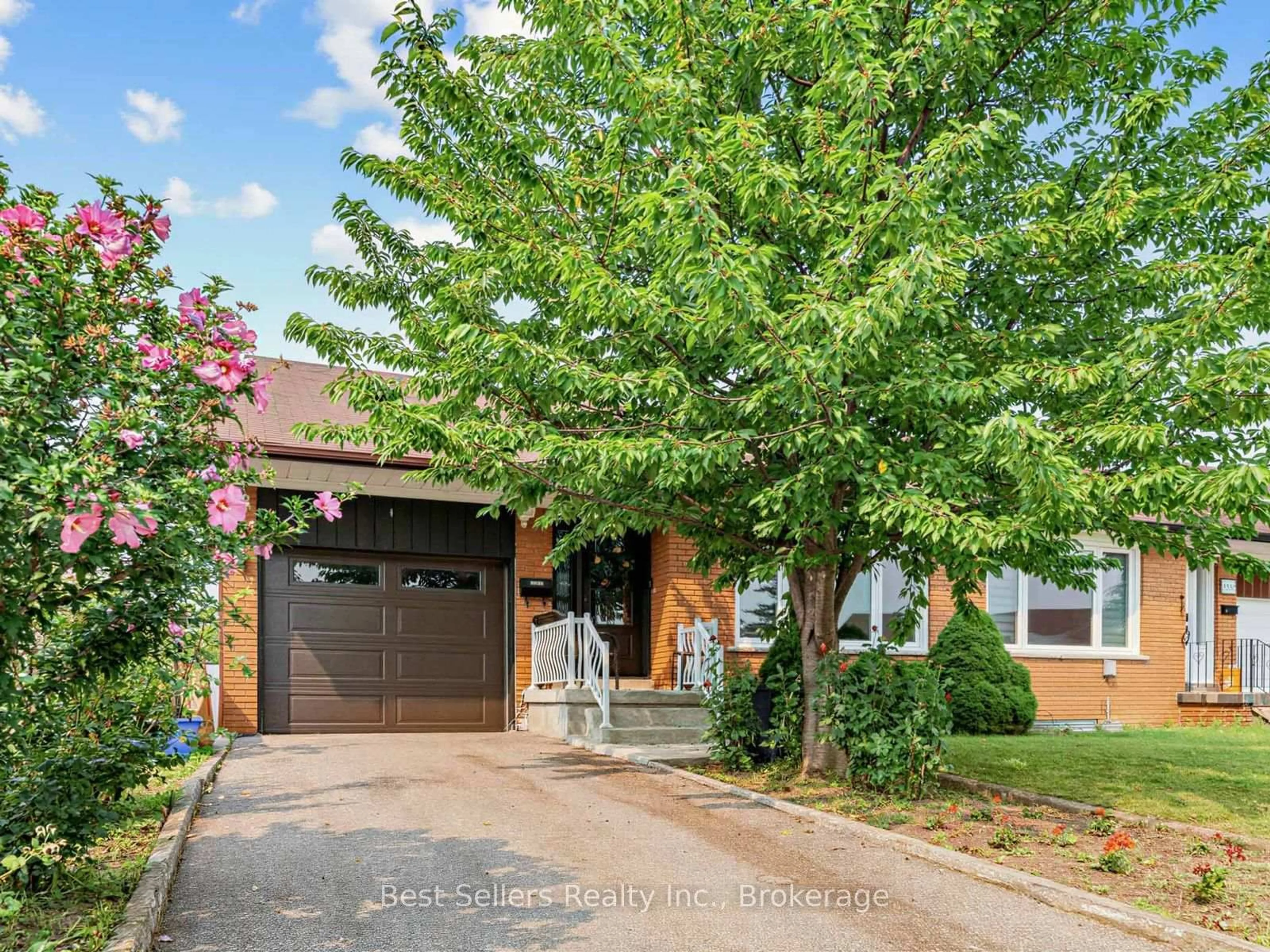 Home with brick exterior material, street for 3272 Marlene Crt, Mississauga Ontario L4X 2N5