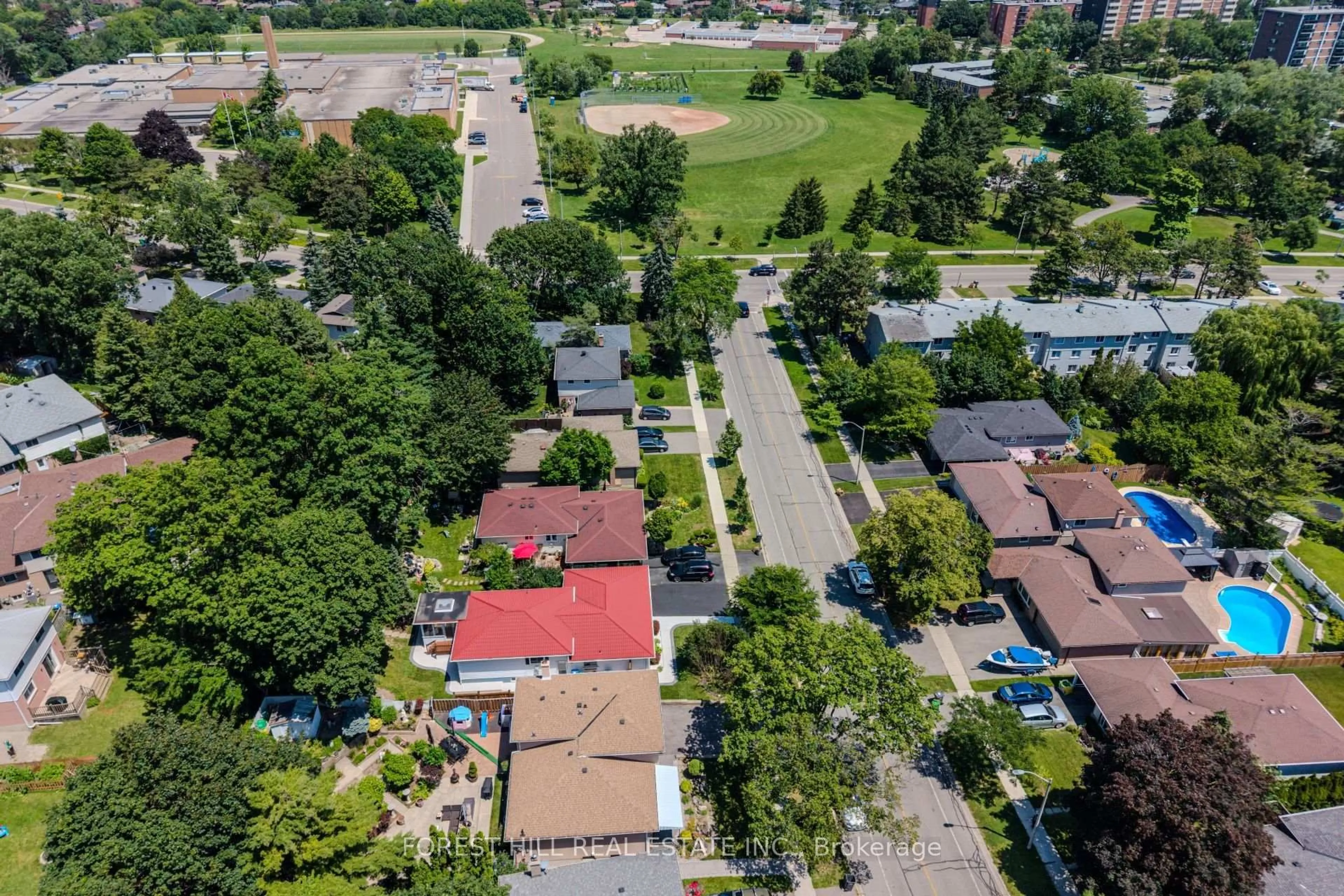 A pic from outside/outdoor area/front of a property/back of a property/a pic from drone, street for 3656 Haven Glen, Mississauga Ontario L4X 1X8