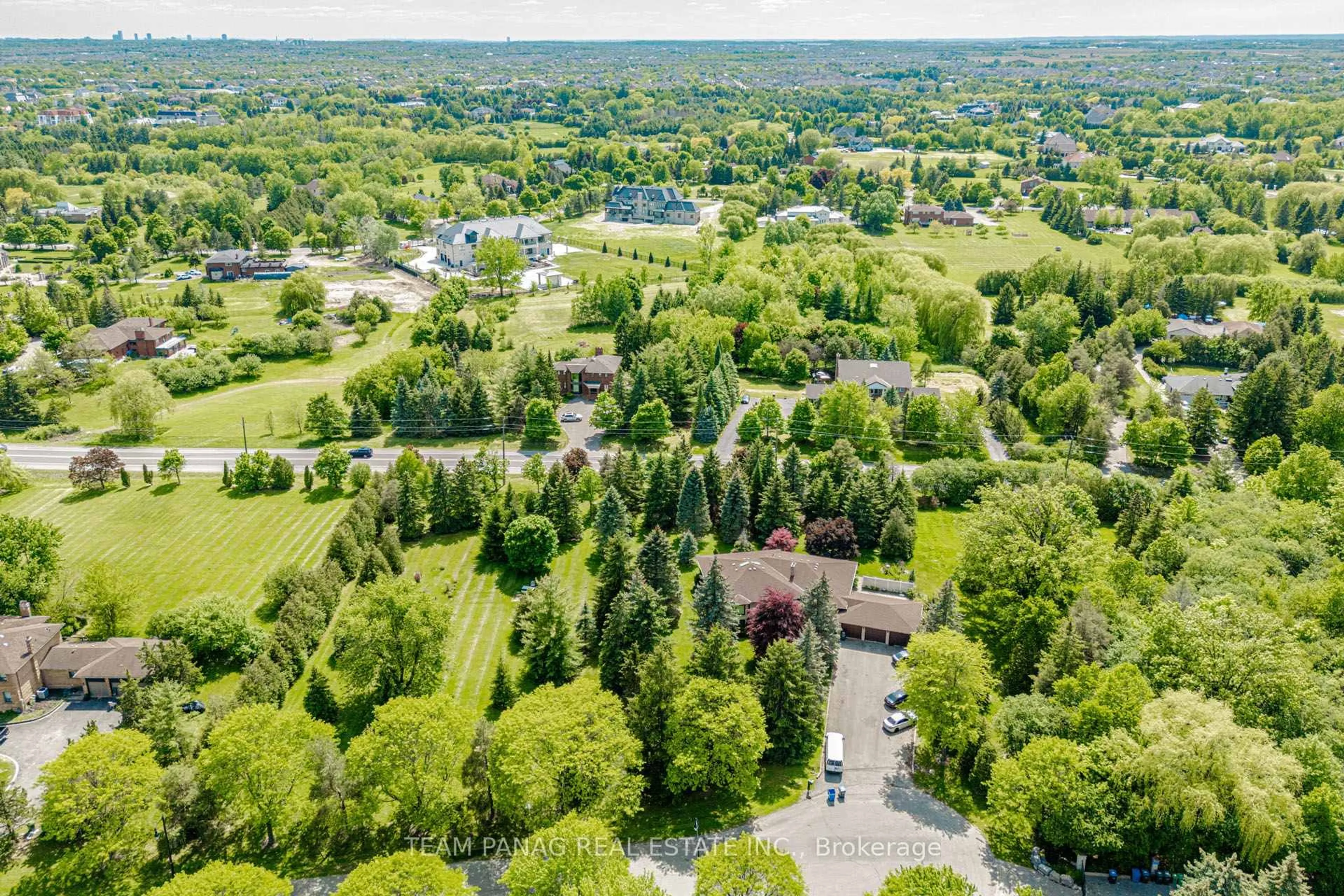 A pic from outside/outdoor area/front of a property/back of a property/a pic from drone, unknown for 6 Forestbrook Crt, Brampton Ontario L6P 0P1