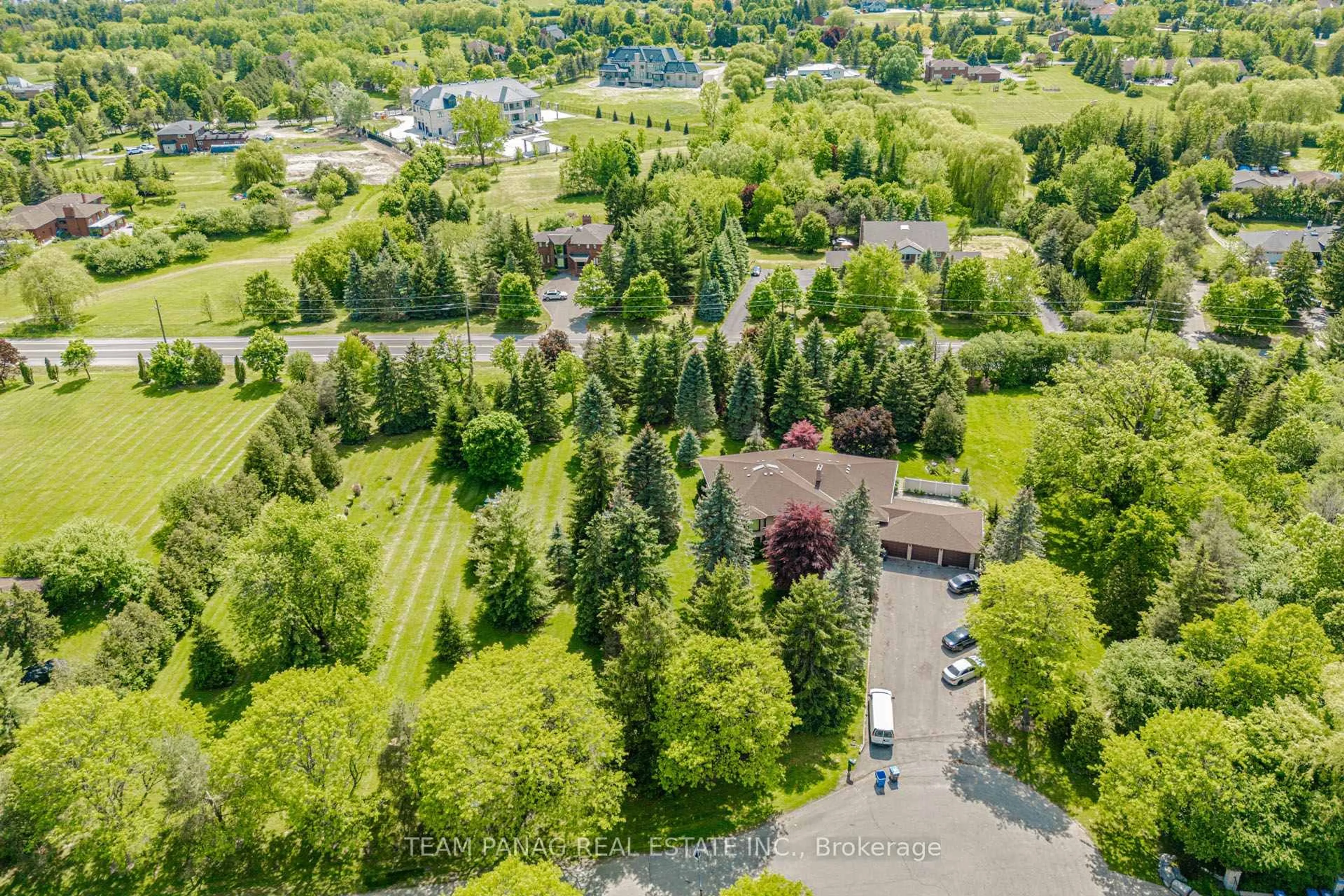 A pic from outside/outdoor area/front of a property/back of a property/a pic from drone, unknown for 6 Forestbrook Crt, Brampton Ontario L6P 0P1
