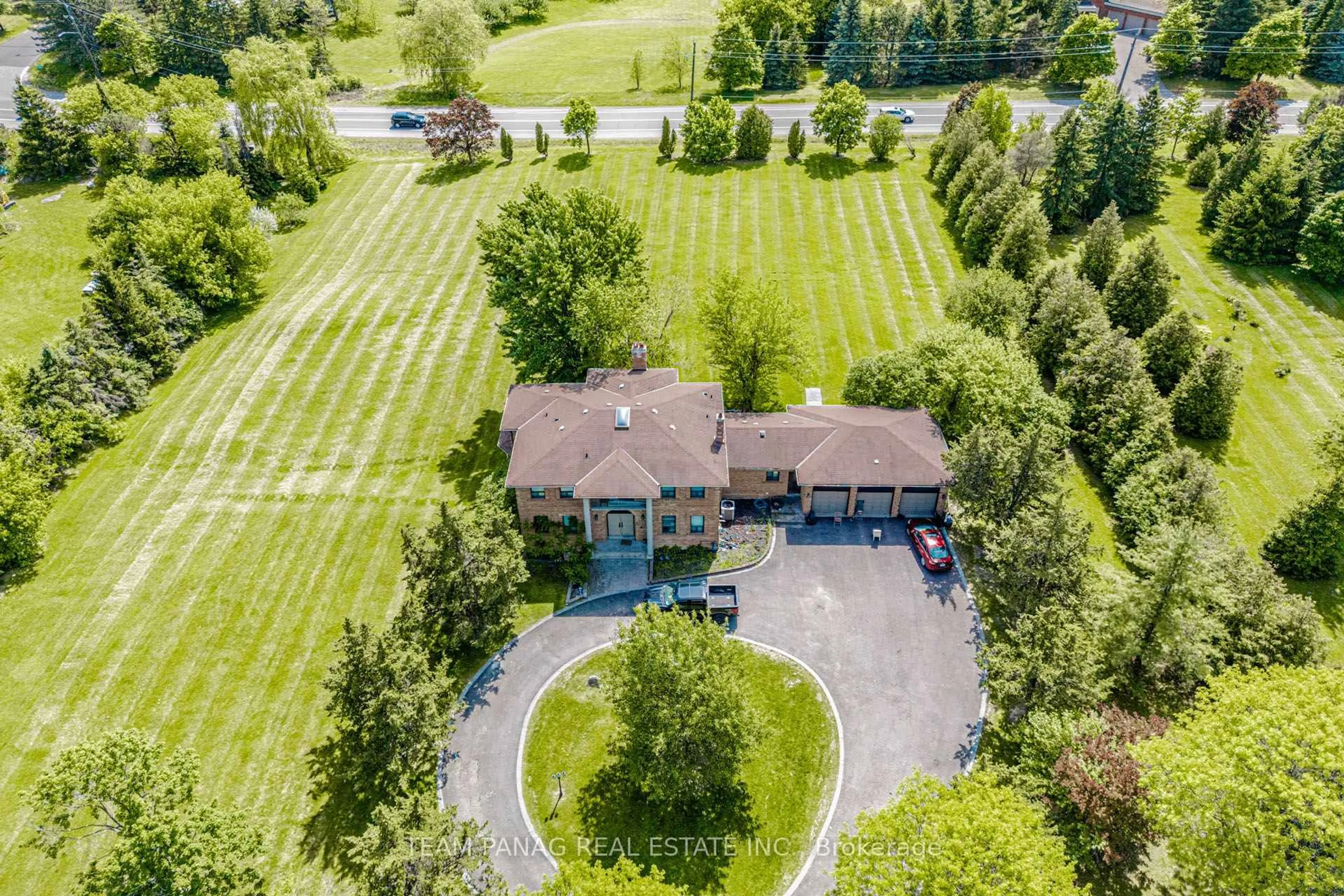 A pic from outside/outdoor area/front of a property/back of a property/a pic from drone, unknown for 4 Forestbrook Crt, Brampton Ontario L6P 0P1