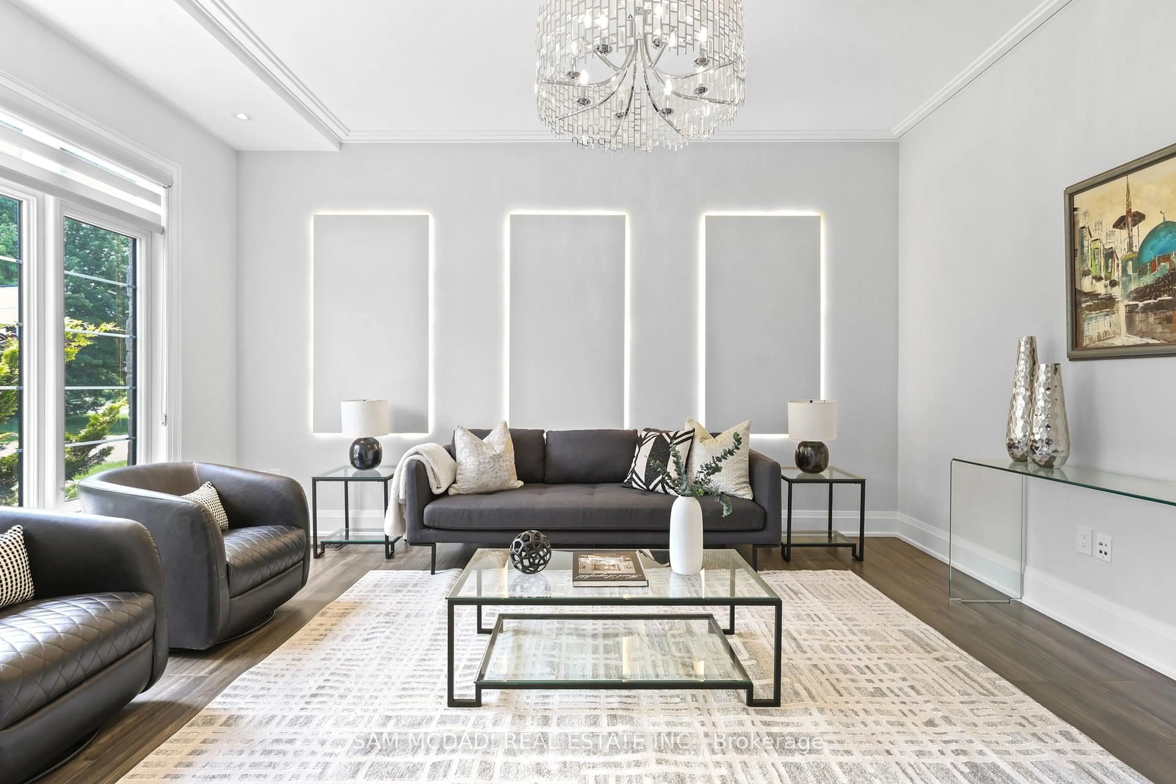 Living room with furniture, unknown for 390 Sandhurst Dr, Oakville Ontario L6L 4L3