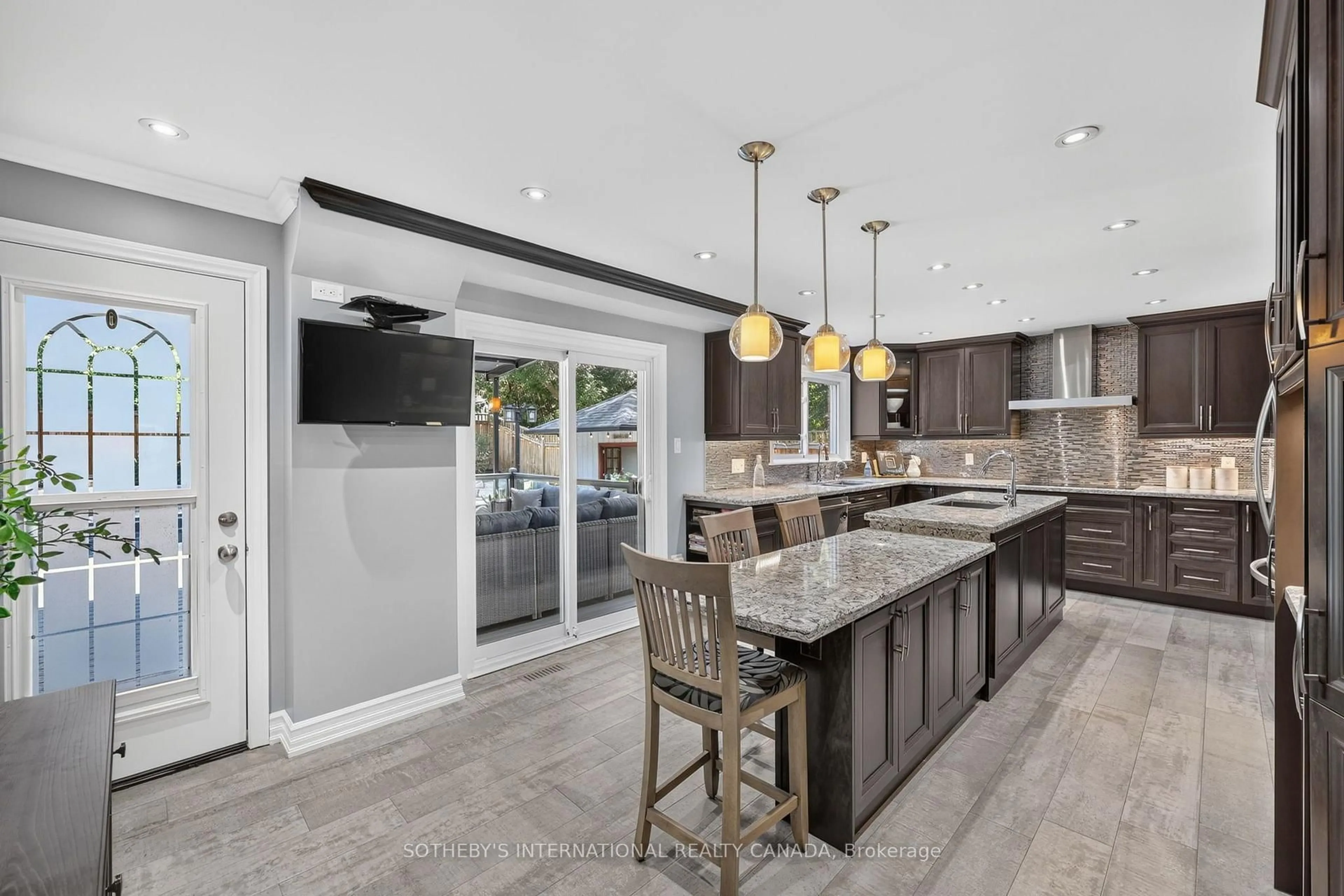 Open concept kitchen, ceramic/tile floor for 7 McKee Dr, Caledon Ontario L7C 1G8