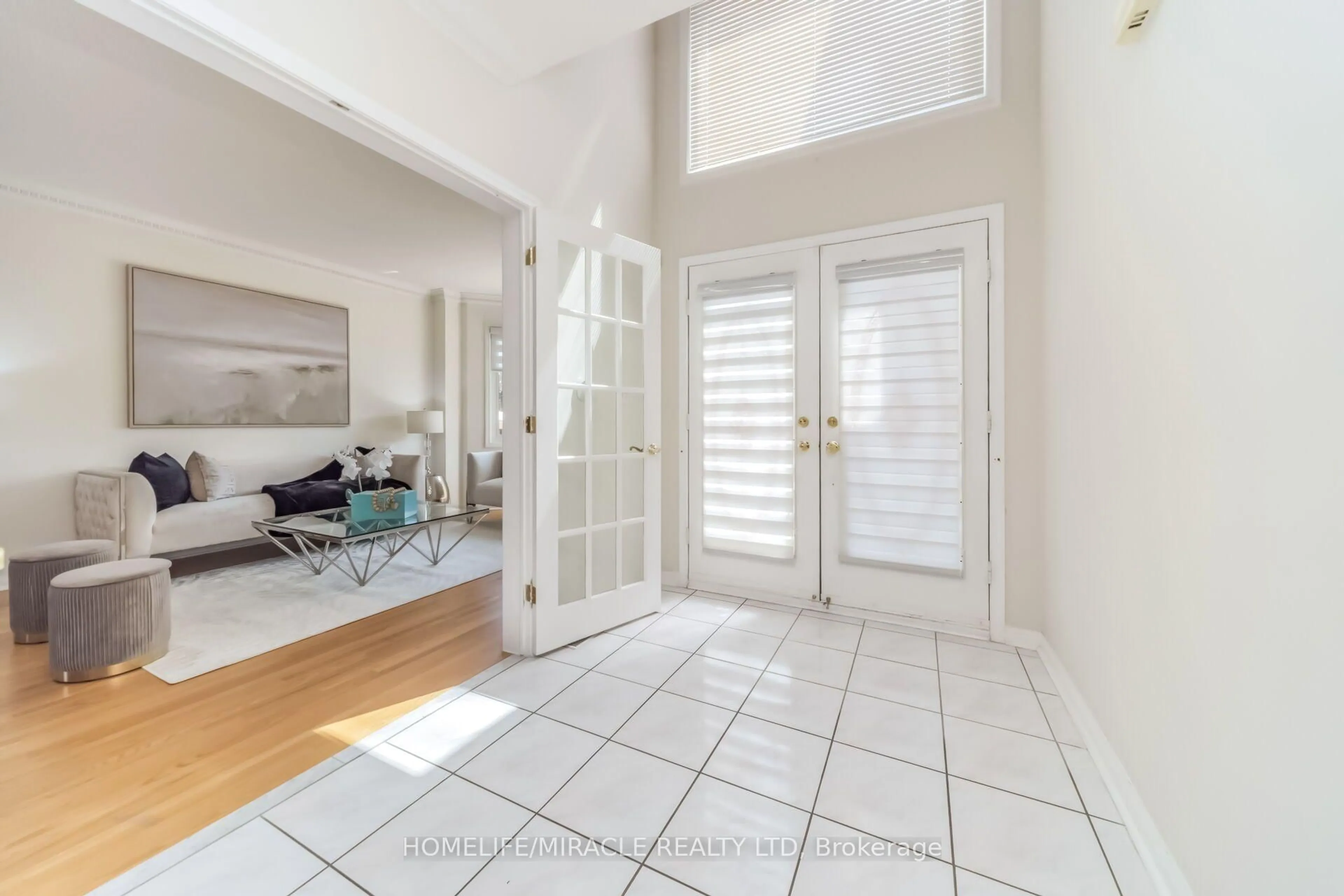 Indoor entryway for 32 Gold Tree St, Brampton Ontario L6R 1T9