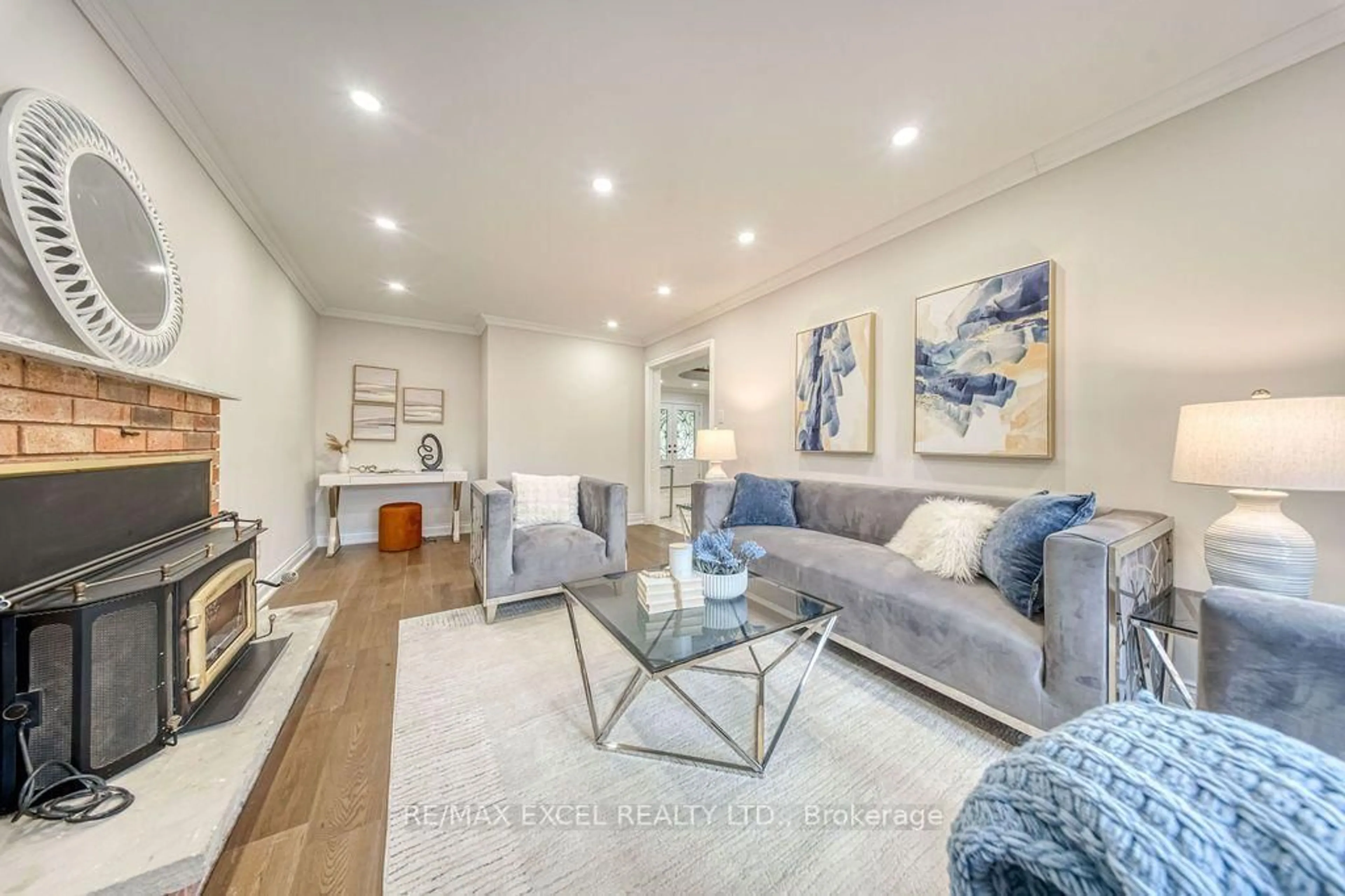Living room with furniture, unknown for 2105 Oakmead Blvd, Oakville Ontario L6H 5C2