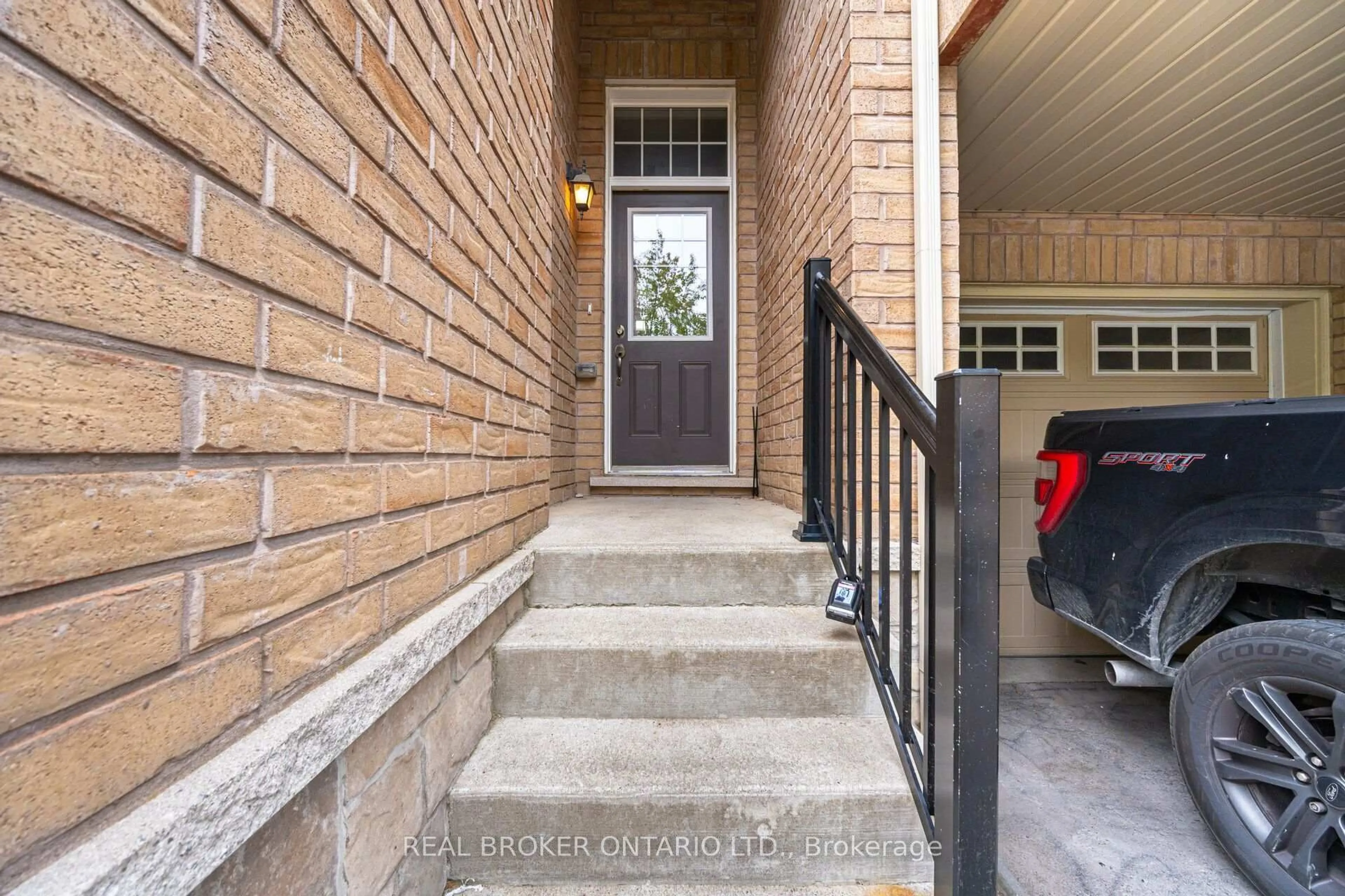 Indoor entryway for 50 Magdalene Cres, Brampton Ontario L6Z 0G8