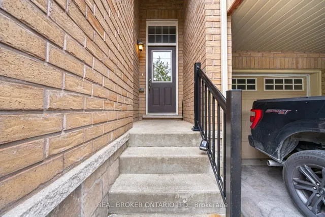 50 Magdalene Cres, Brampton 2