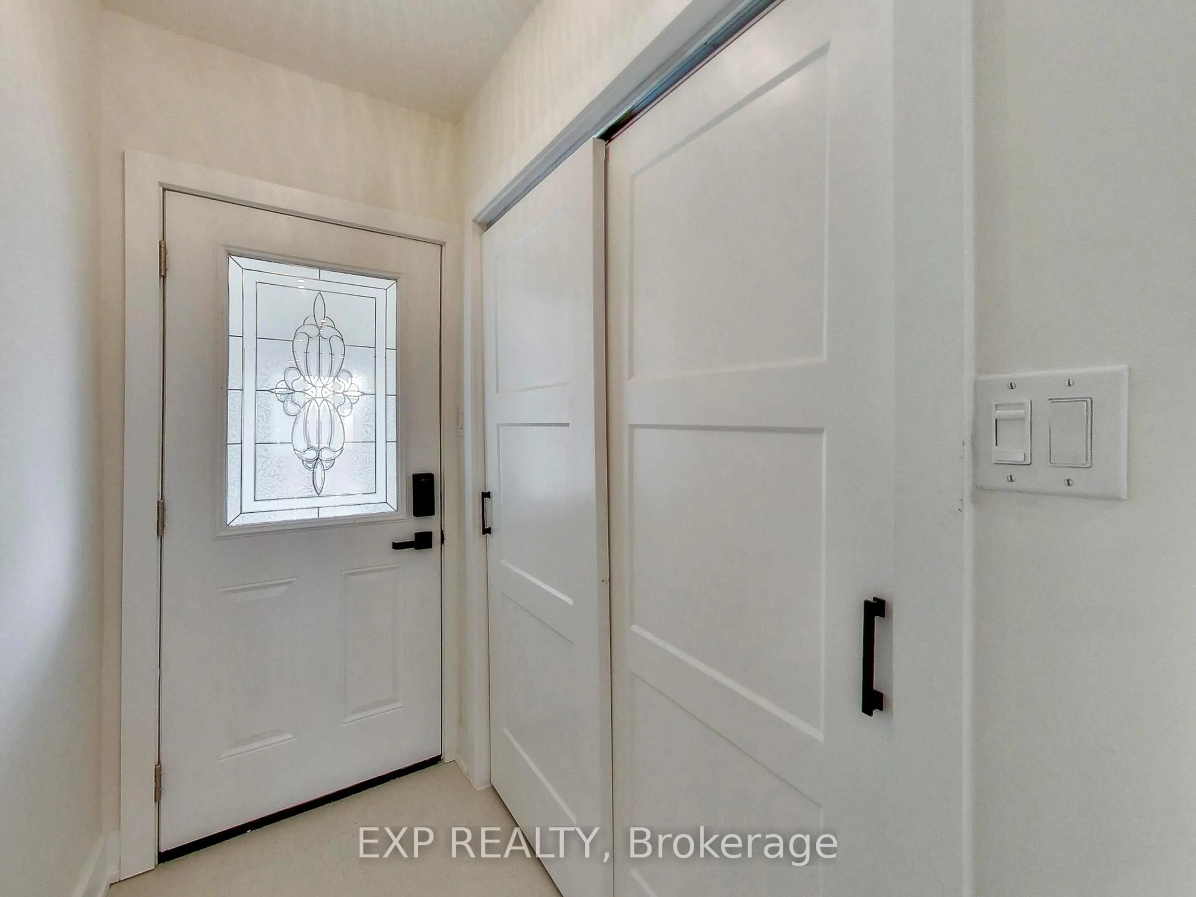 Indoor entryway for 37 Gilbert Ave, Toronto Ontario M6E 4W2