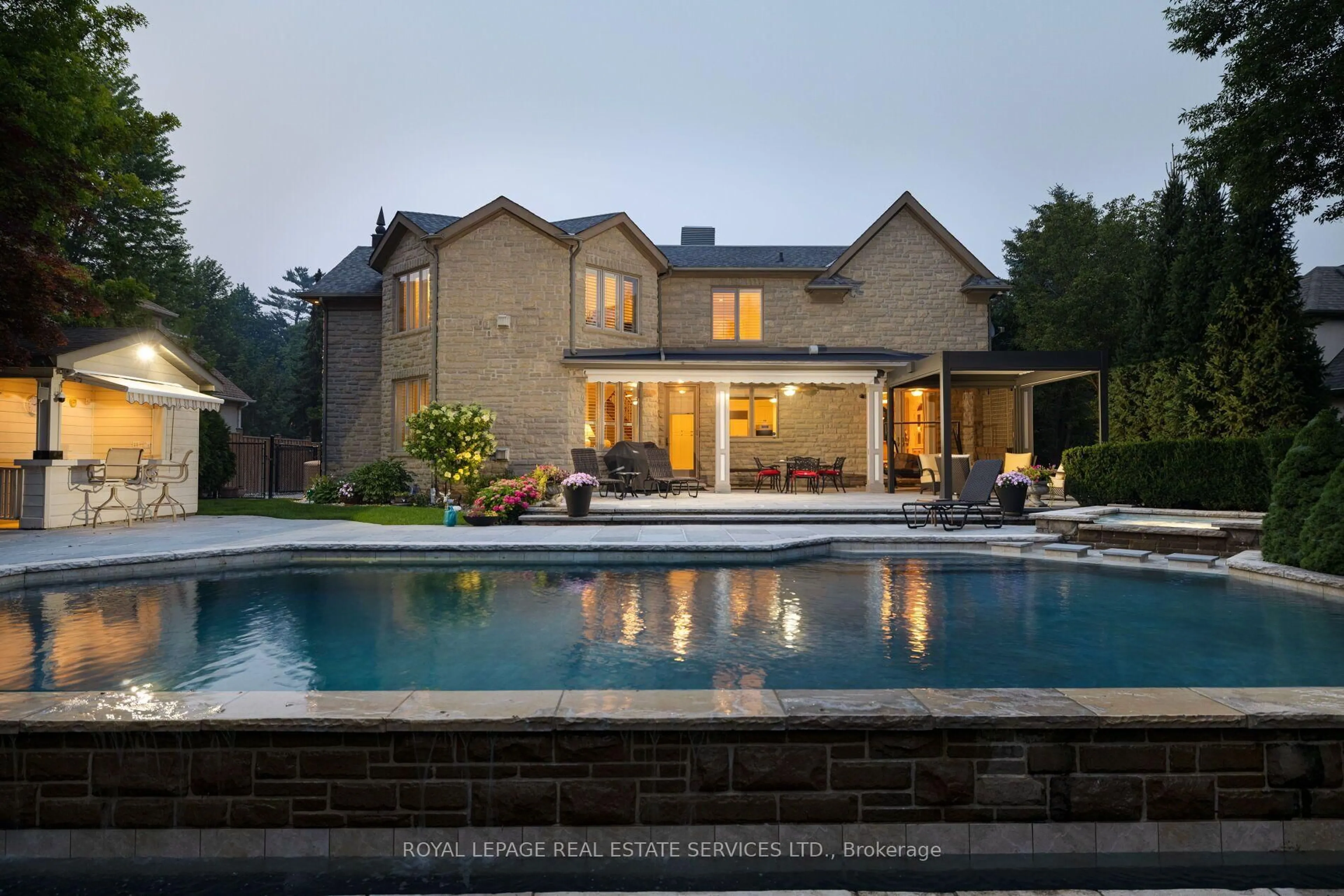 Pool for 70 Shorewood Pl, Oakville Ontario L6K 3Y4