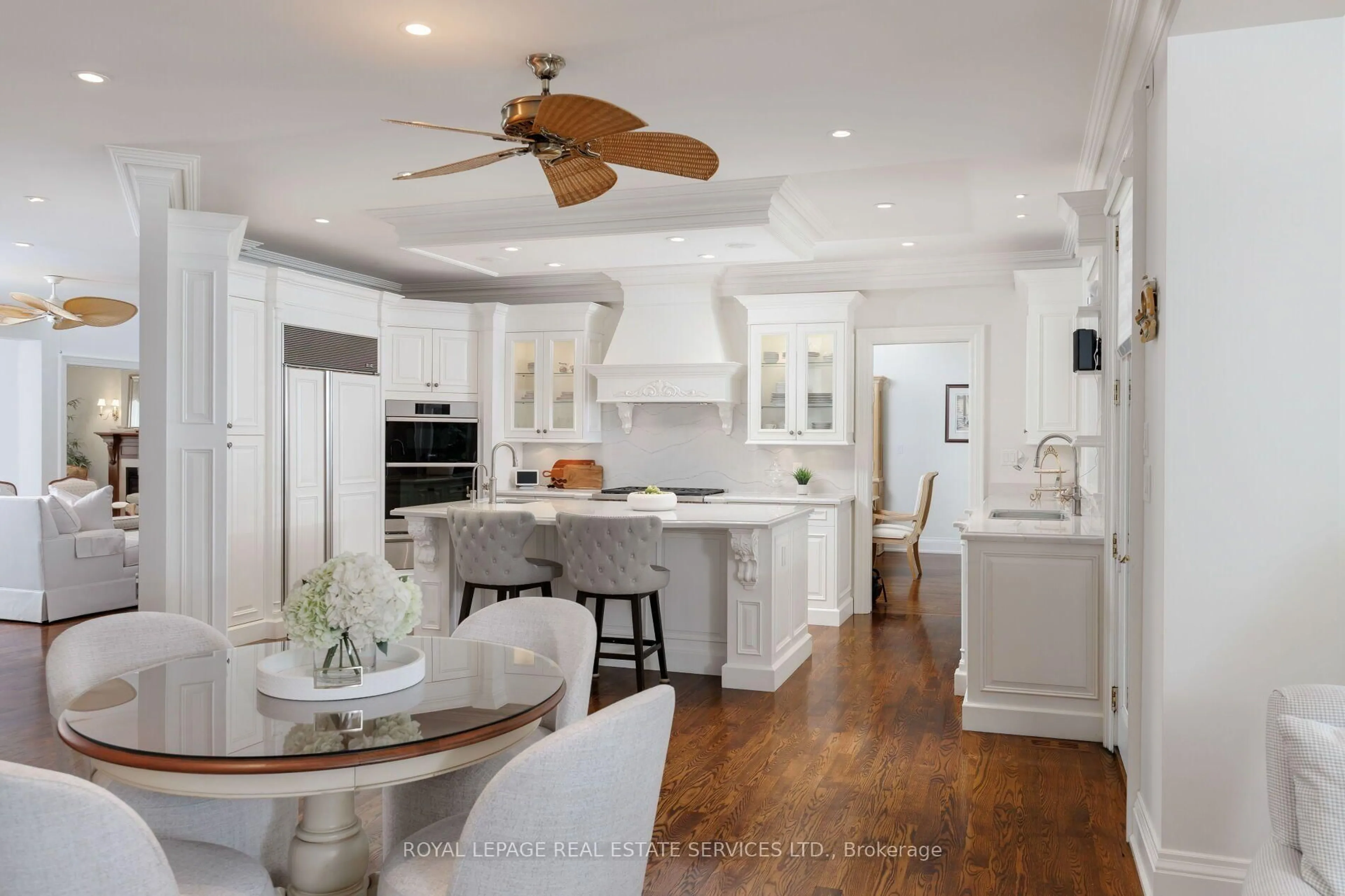 Open concept kitchen, unknown for 70 Shorewood Pl, Oakville Ontario L6K 3Y4