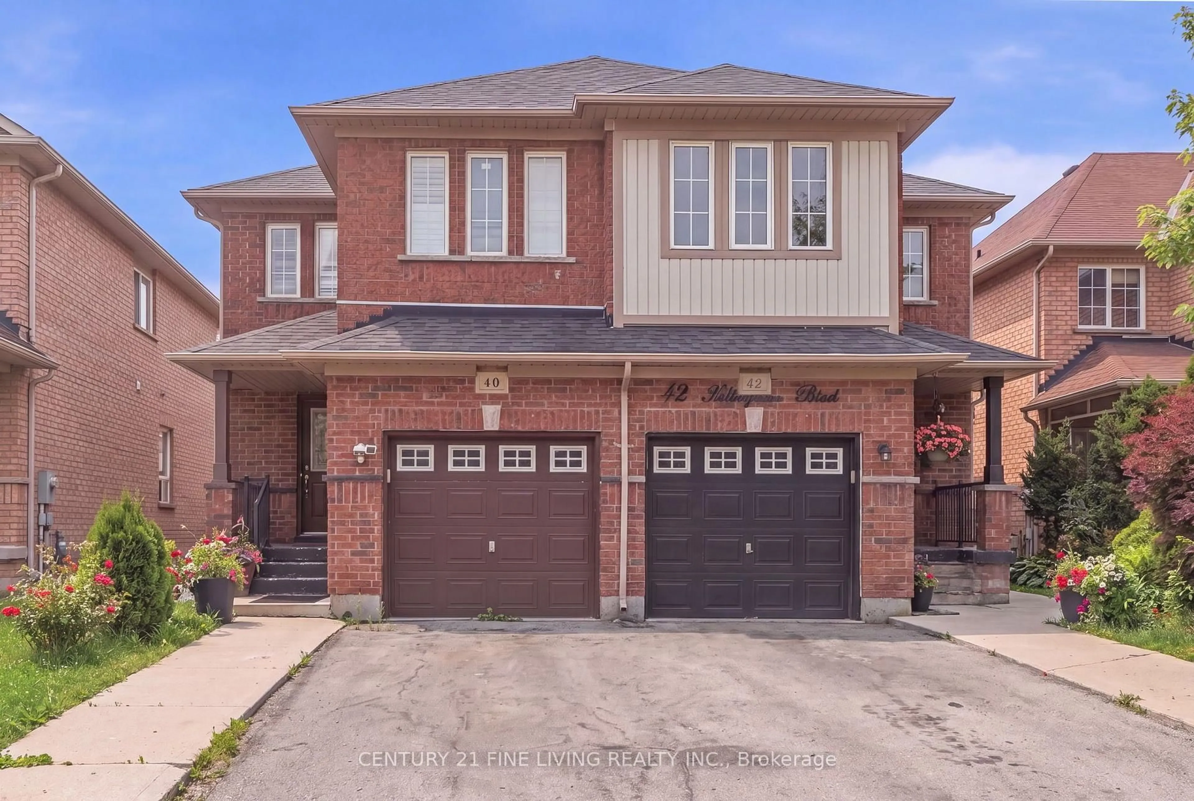 Home with brick exterior material, street for 40 Hollowgrove Blvd, Brampton Ontario L6P 1B1