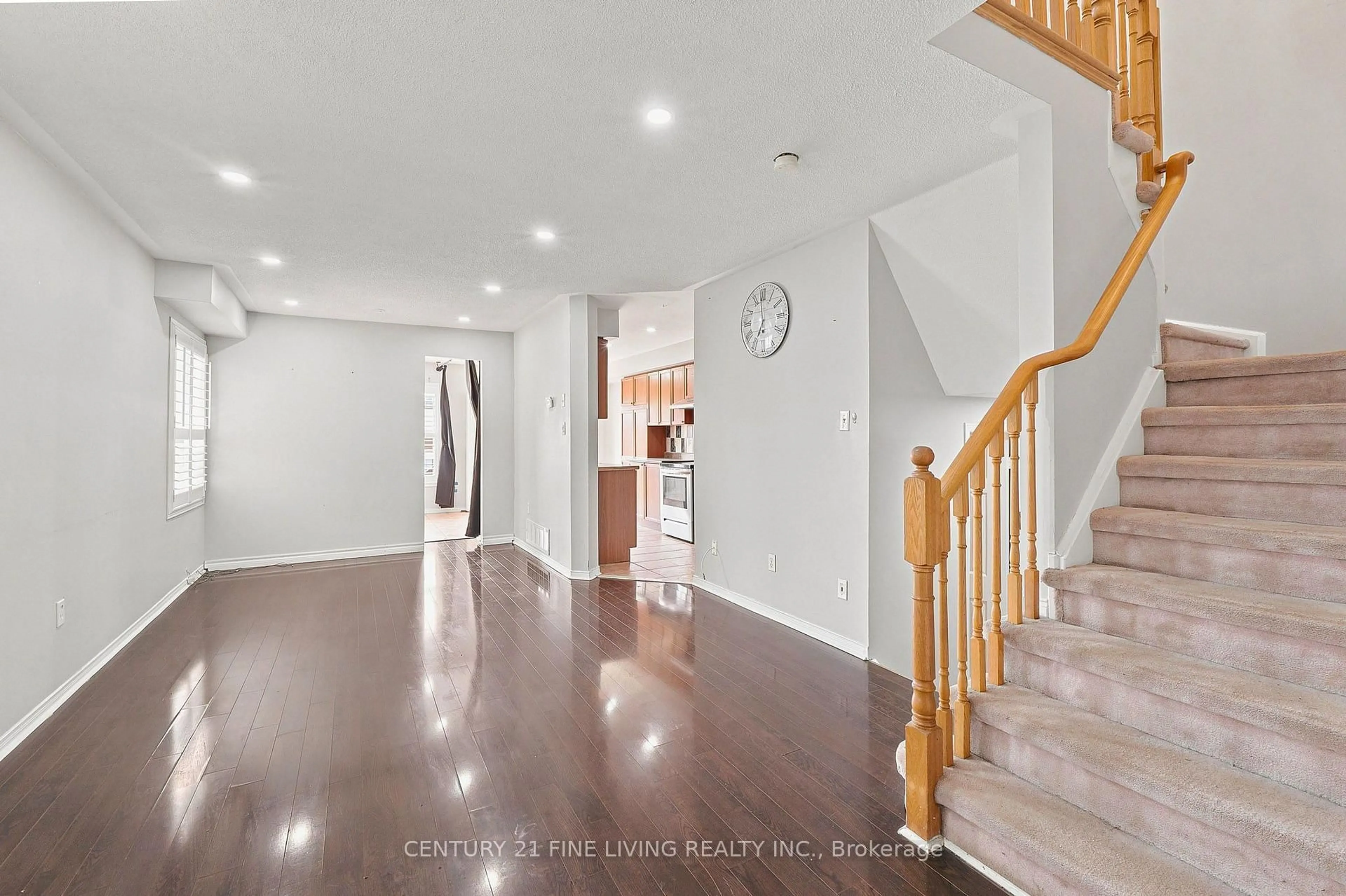 Indoor entryway for 40 Hollowgrove Blvd, Brampton Ontario L6P 1B1