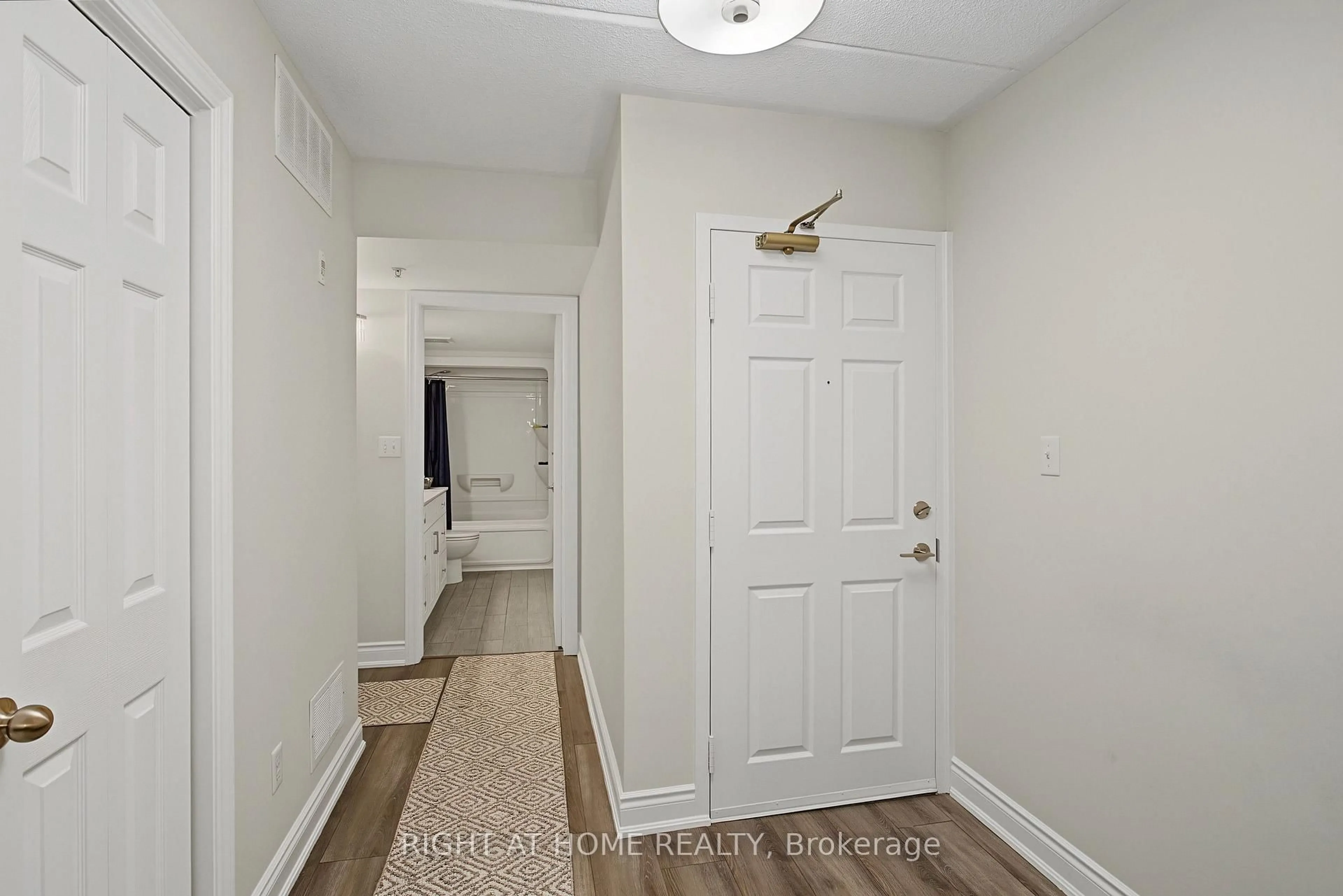 Indoor entryway for 1491 Maple Ave #111, Milton Ontario L9T 0B8