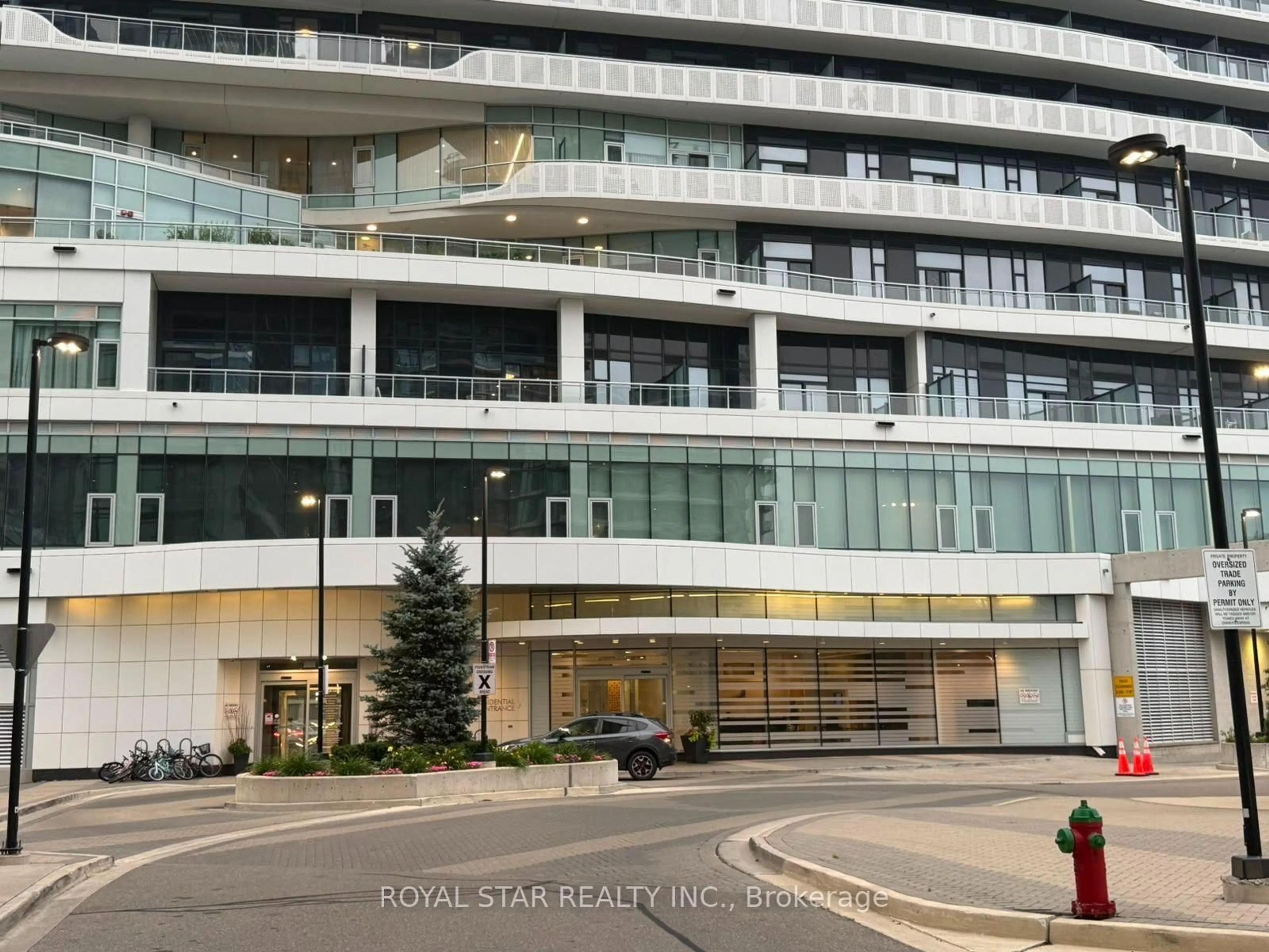 Indoor foyer for 2520 Eglinton Ave #323, Mississauga Ontario L5M 0Y4