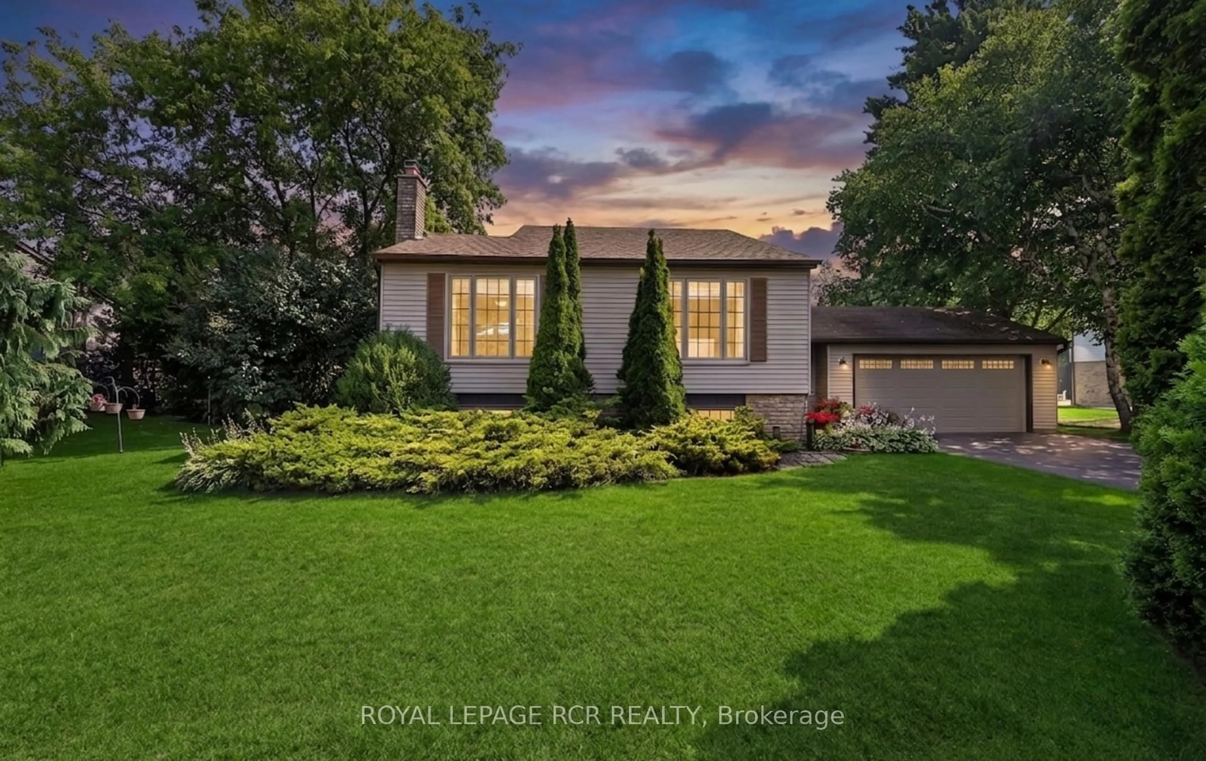 A pic from outside/outdoor area/front of a property/back of a property/a pic from drone, street for 60 Holmes Dr, Caledon Ontario L7K 0A7