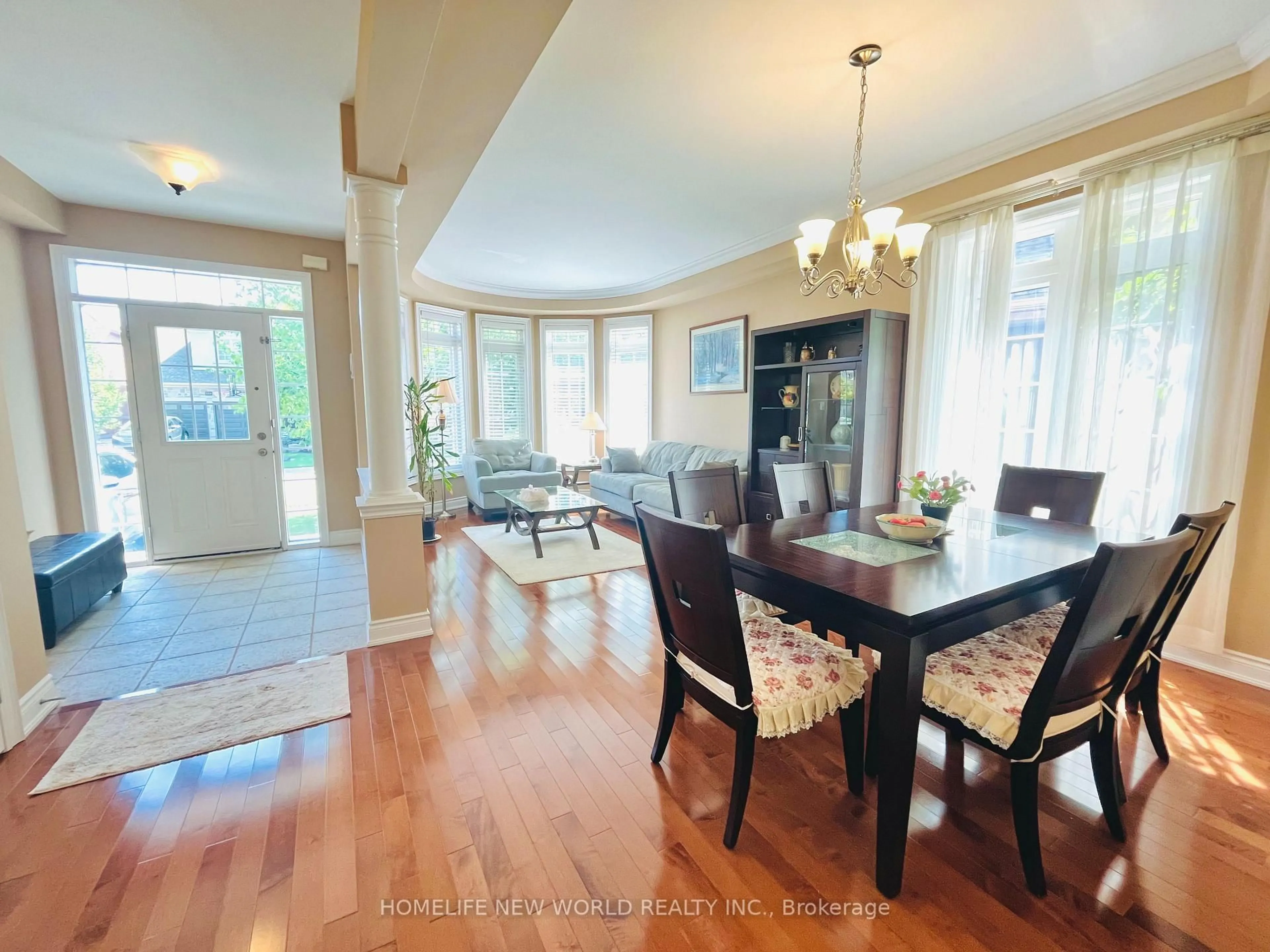 Dining room, wood/laminate floor for 325 ADMIRAL Dr, Oakville Ontario L6L 0C2