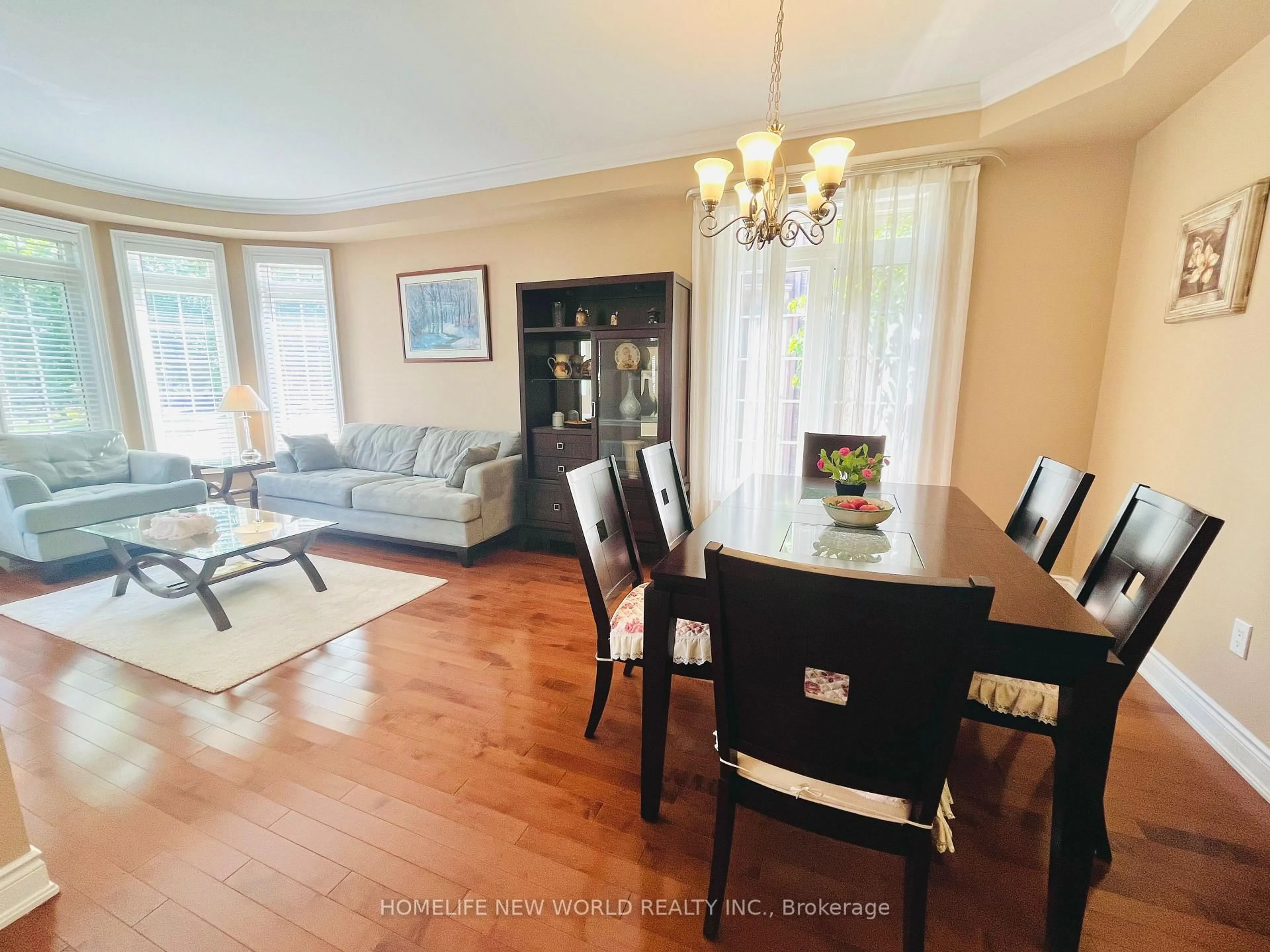 Dining room, wood/laminate floor for 325 ADMIRAL Dr, Oakville Ontario L6L 0C2