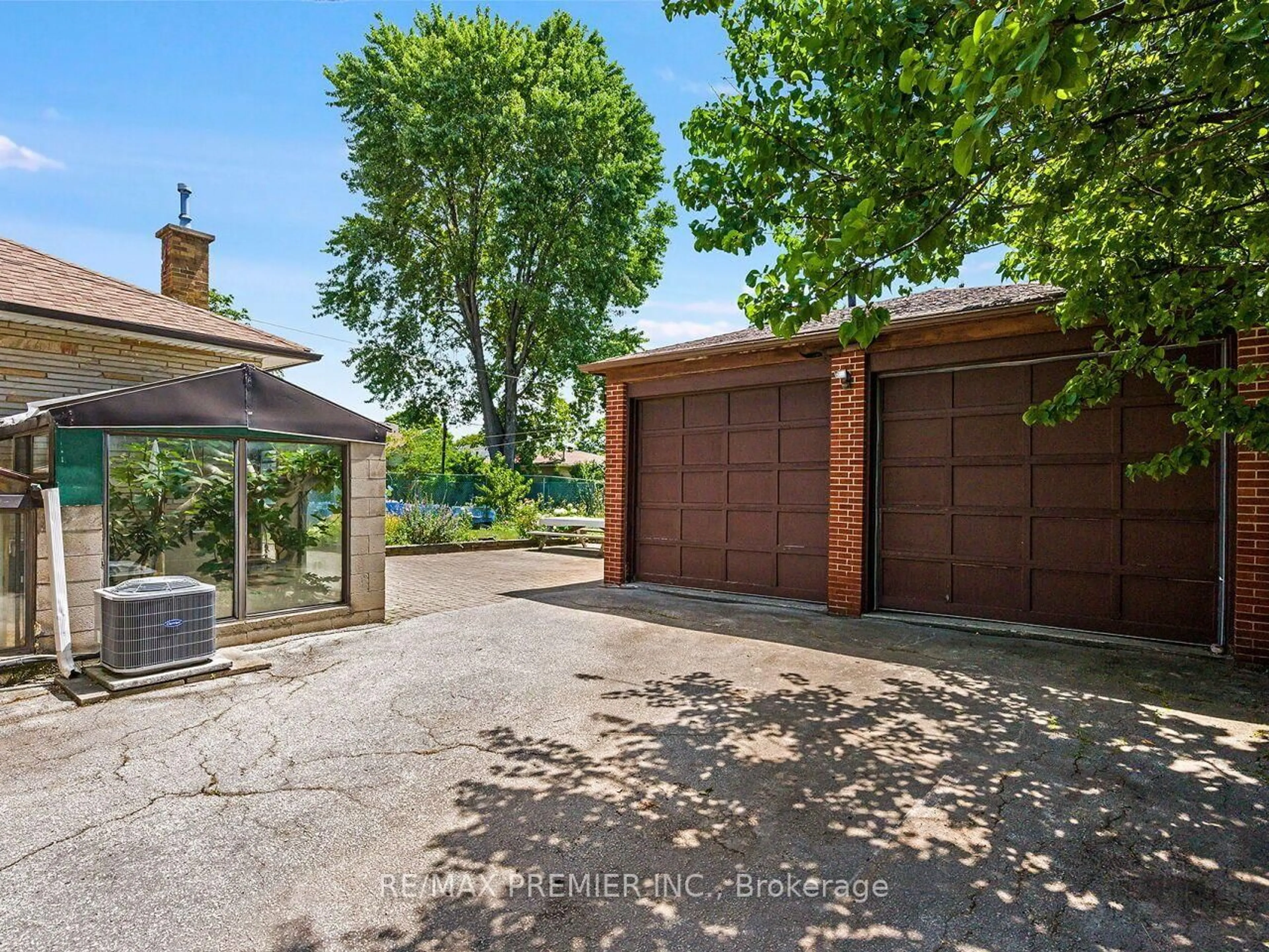 A pic from outside/outdoor area/front of a property/back of a property/a pic from drone, street for 7 Mayall Ave, Toronto Ontario M3L 1E3