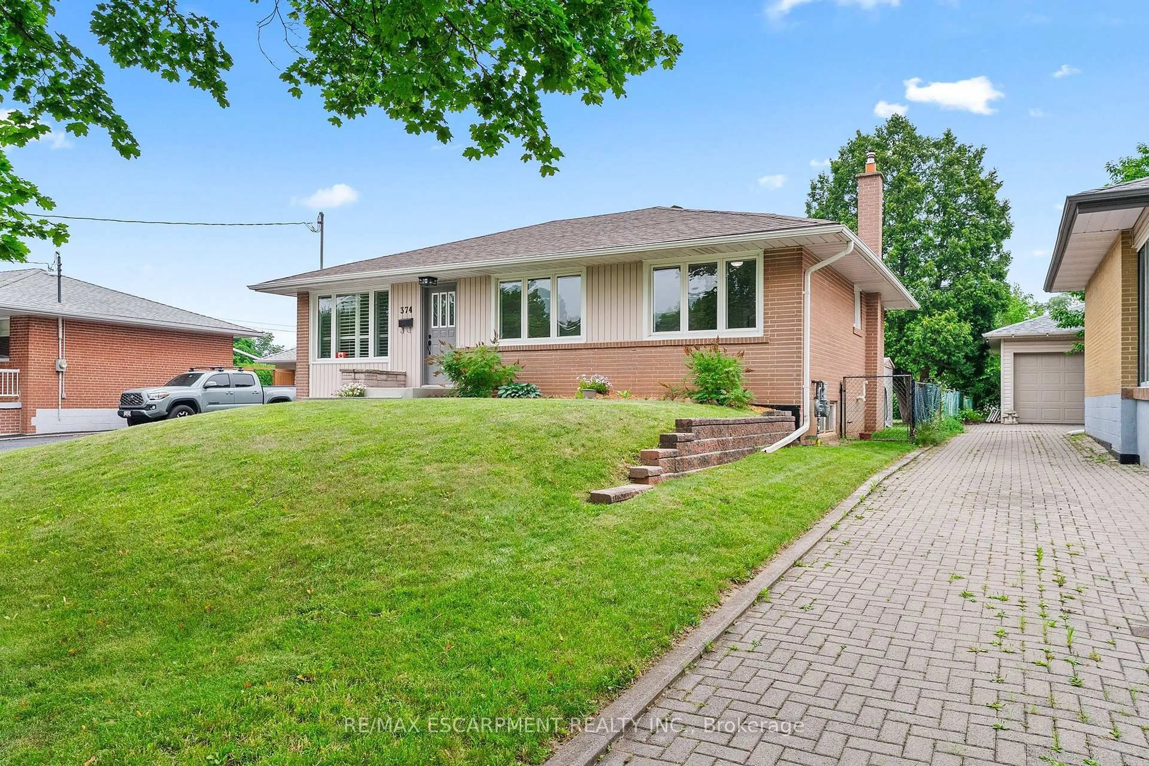 Home with brick exterior material, street for 374 ST. AUGUSTINE Dr, Oakville Ontario L6K 3E9